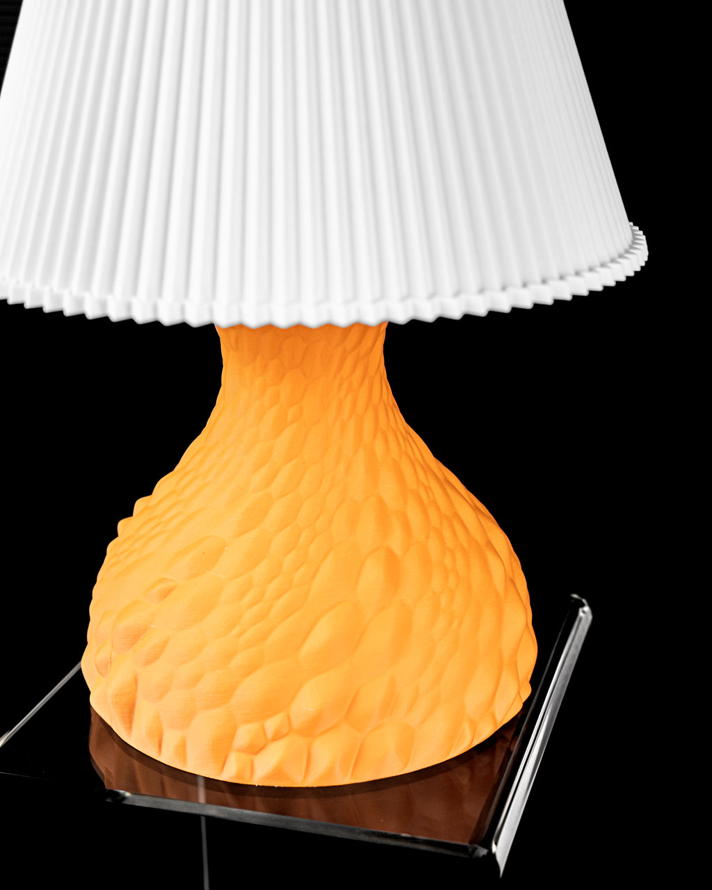 The Gato Table Lamp