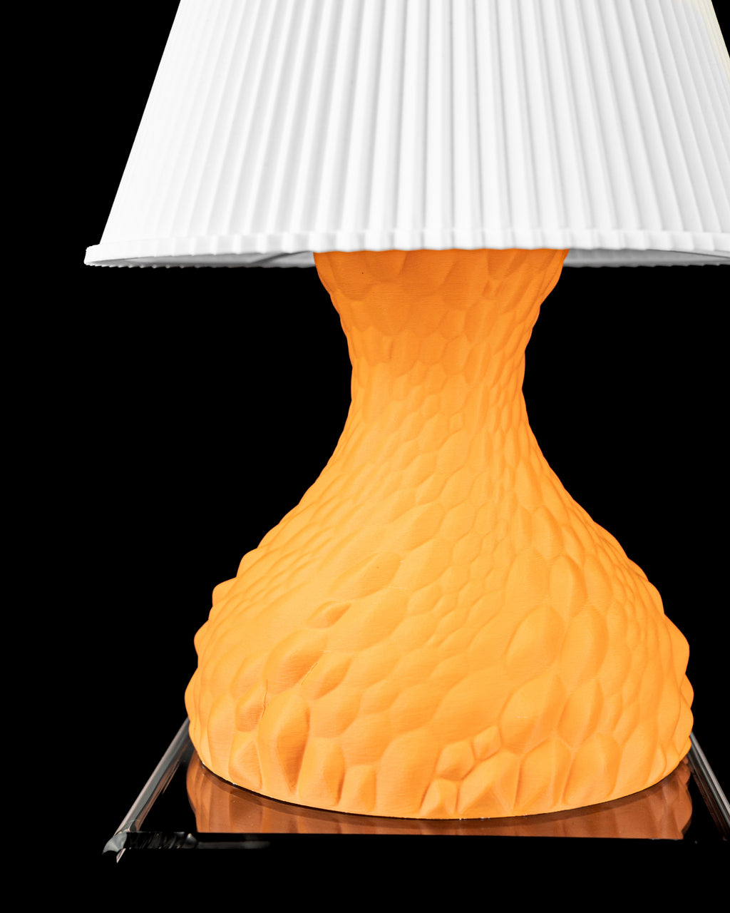 The Gato Table Lamp