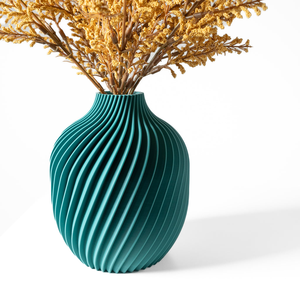 Kivan Vase