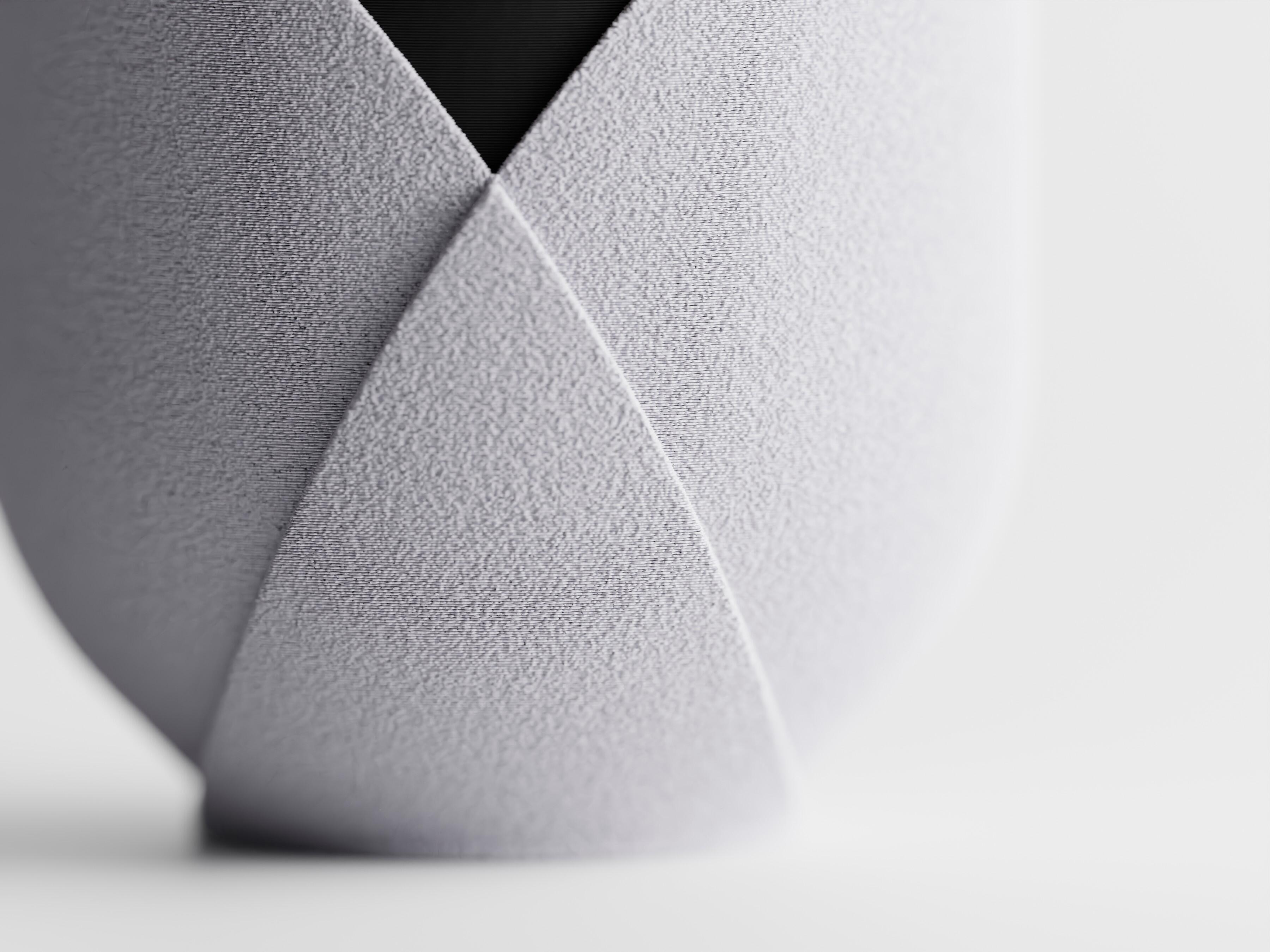 Elyndra – Wrapped in form. Defined by color.