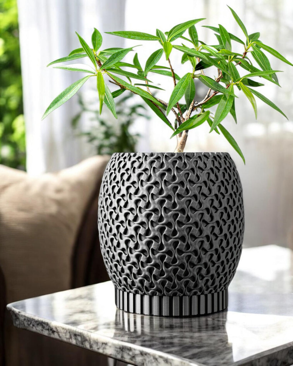 Ringa Planter Pot