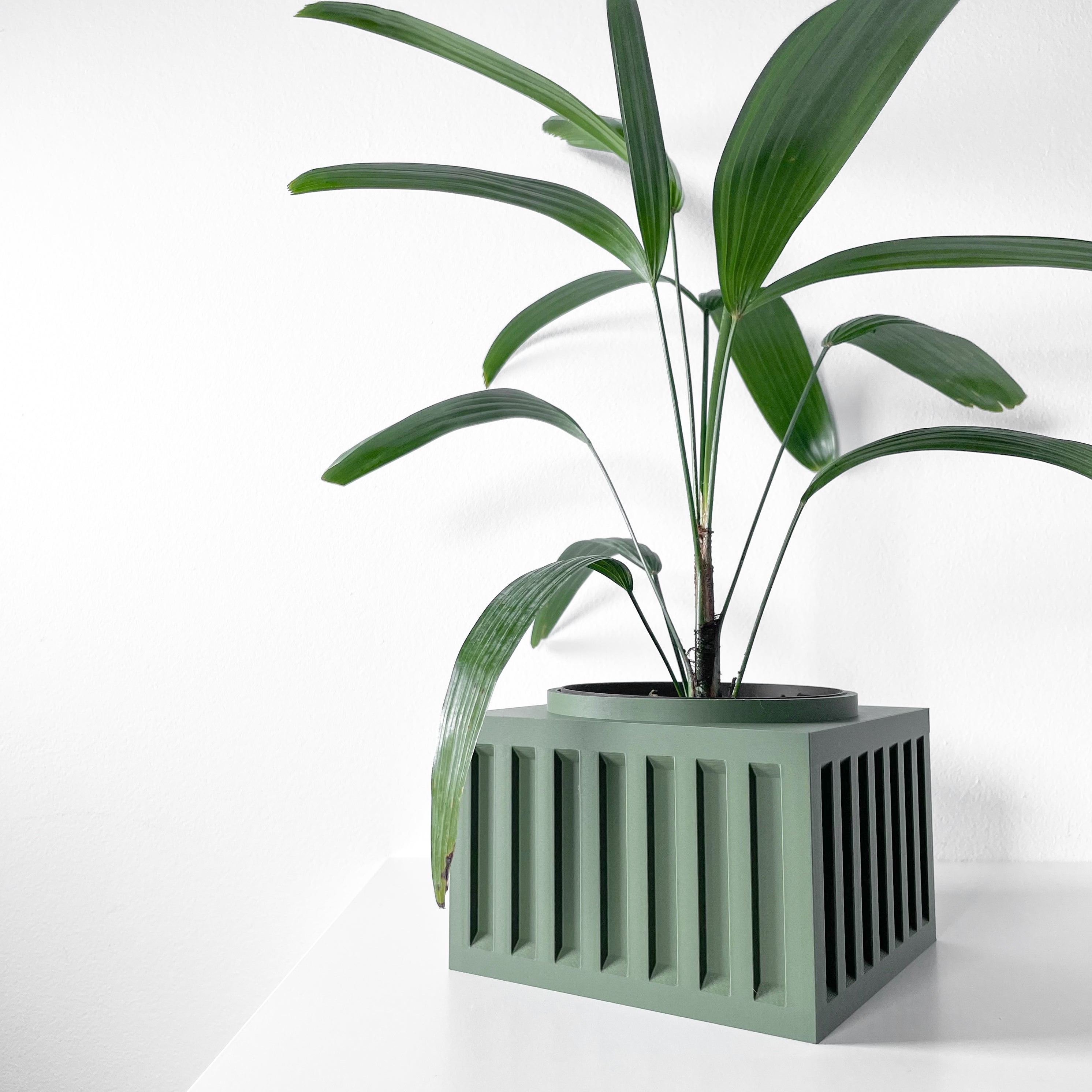Larix Planter