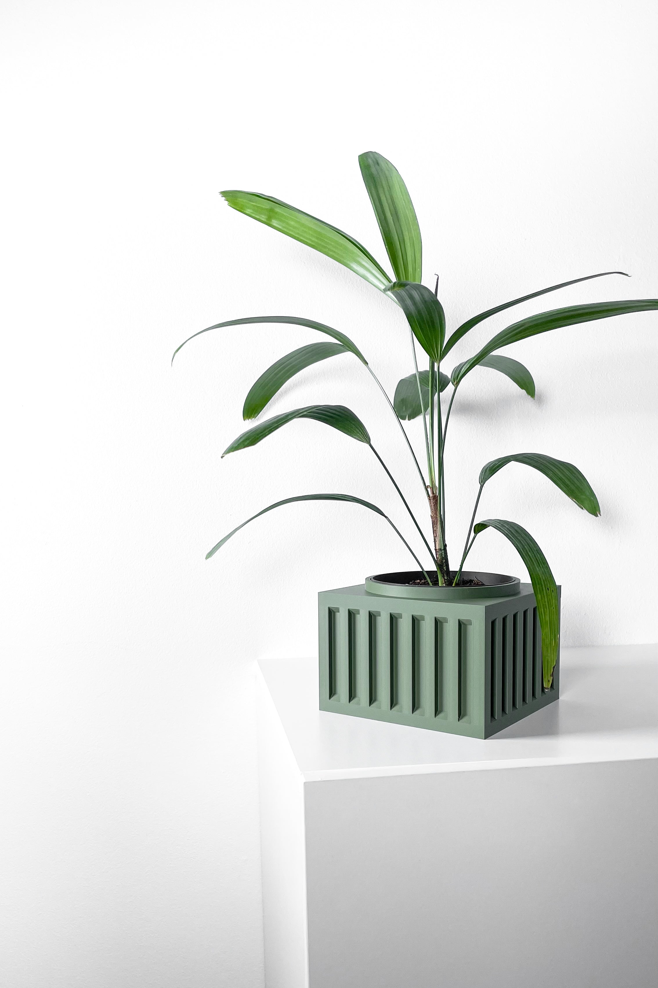 Larix Planter