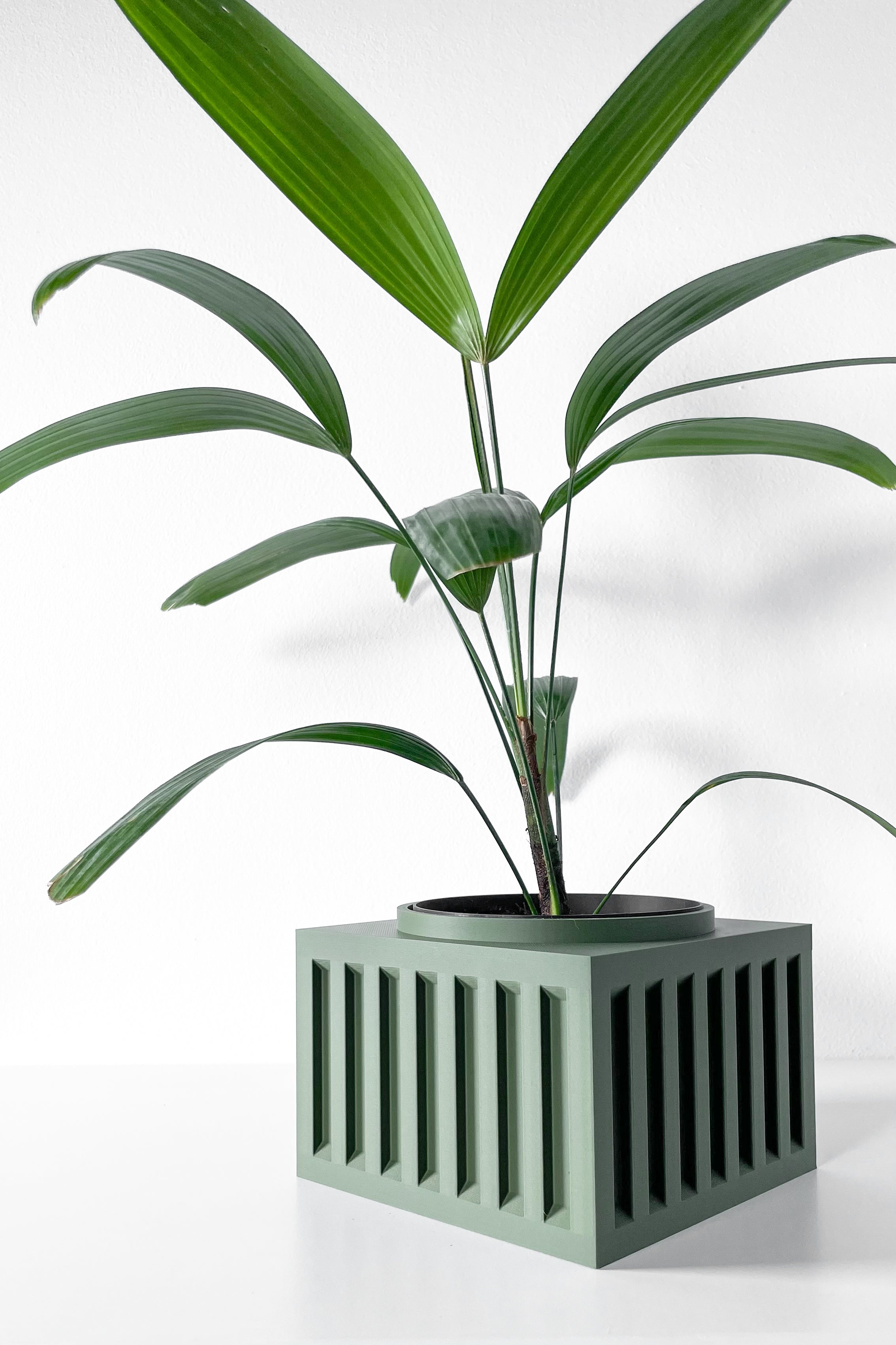 Larix Planter