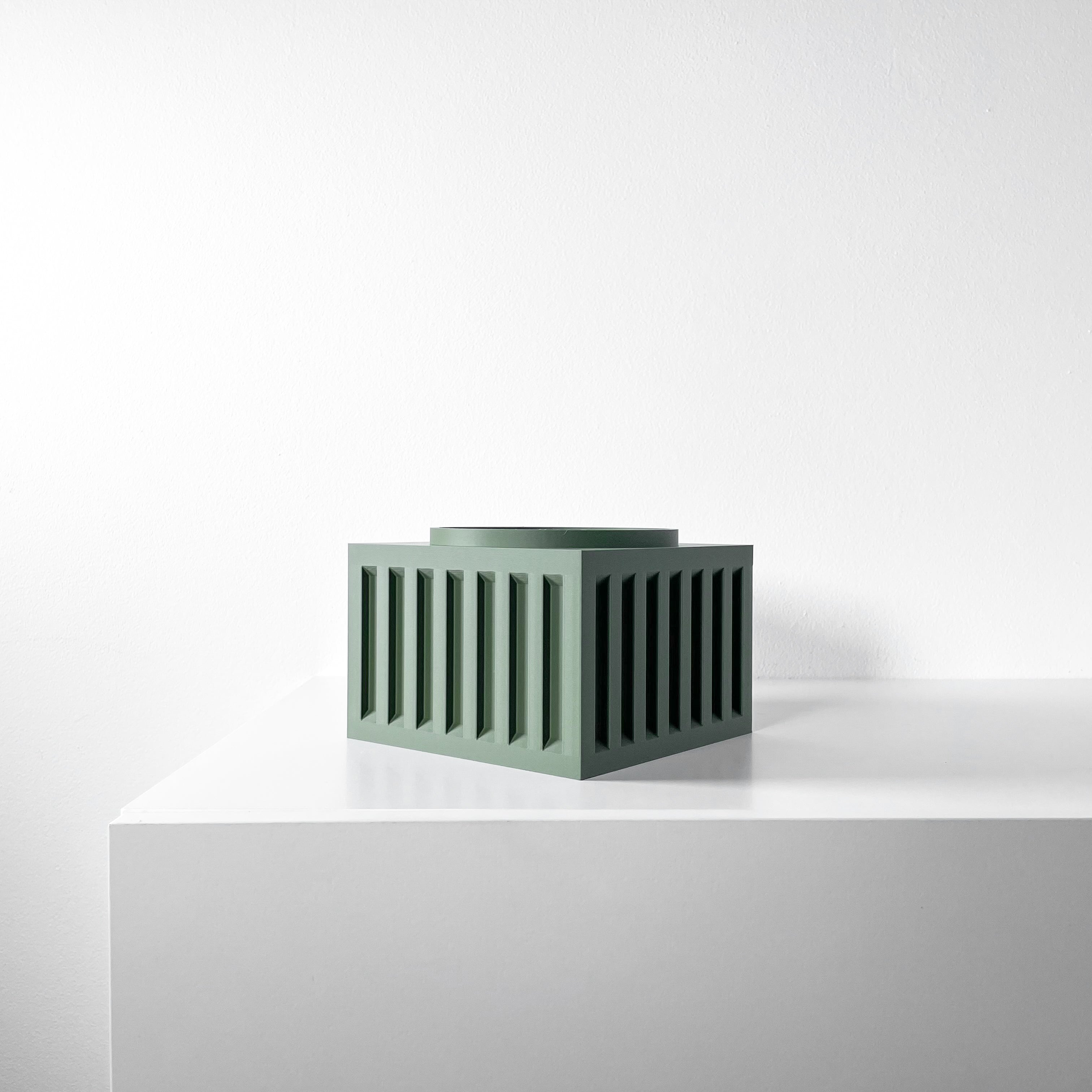 Larix Planter