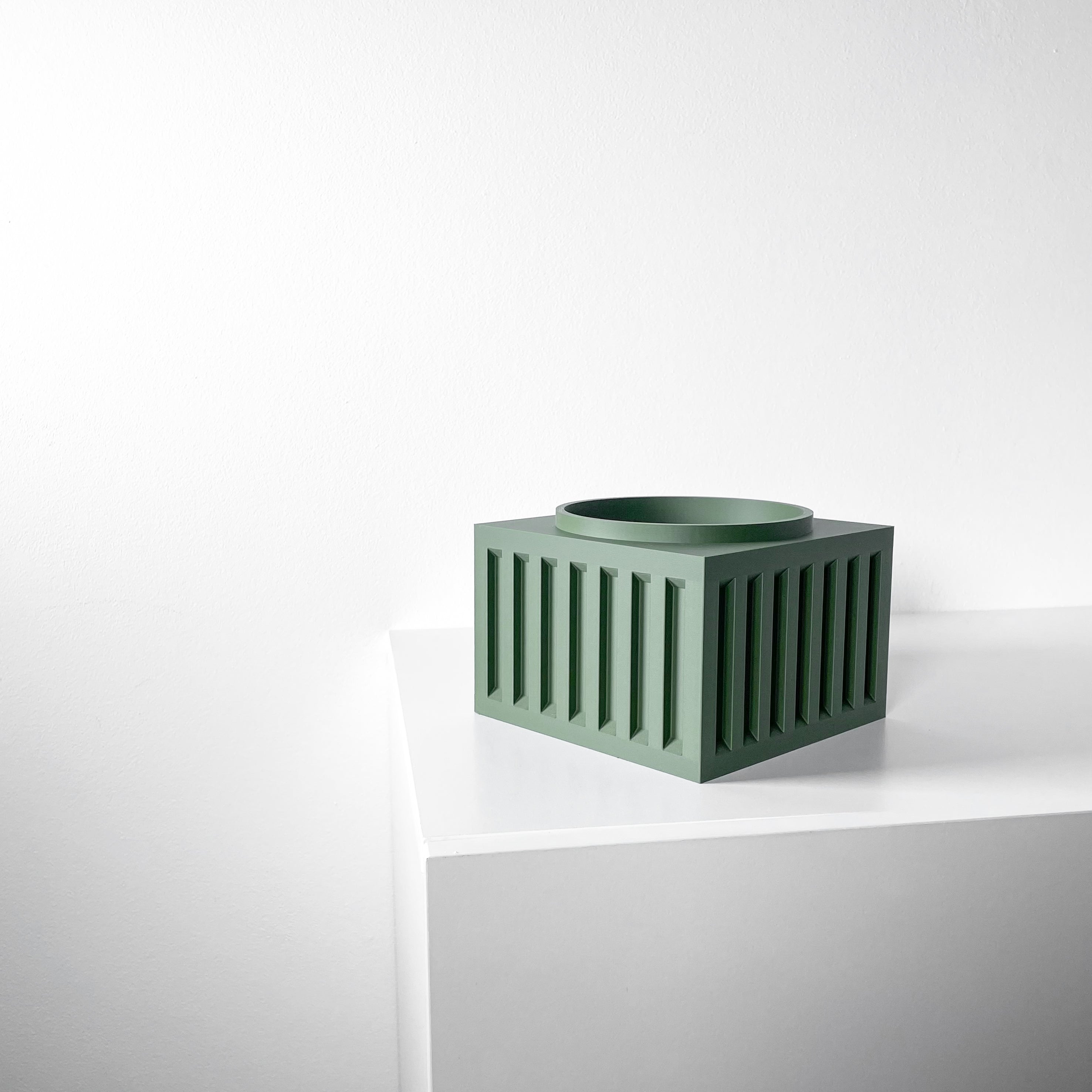 Larix Planter