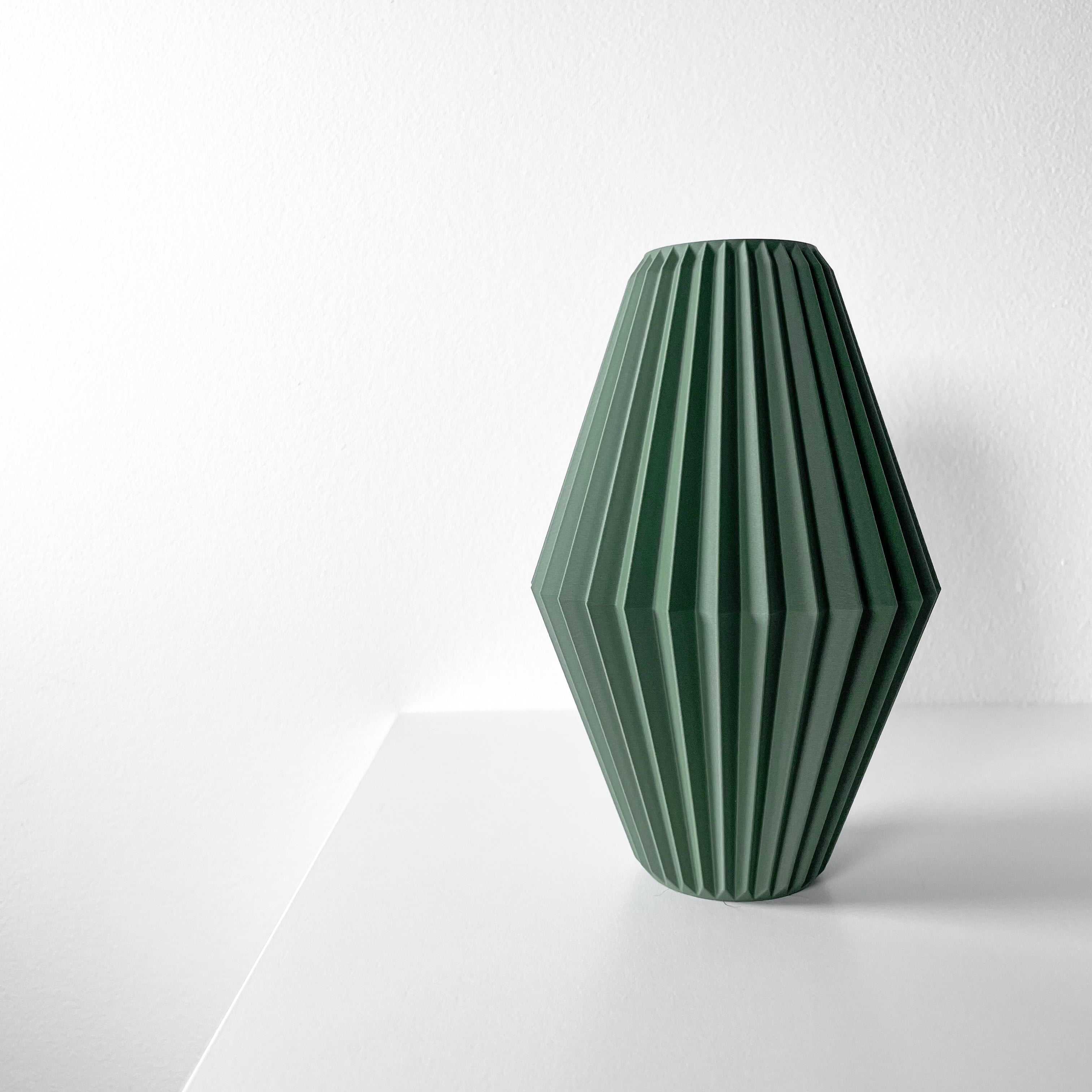 Hivara Vase