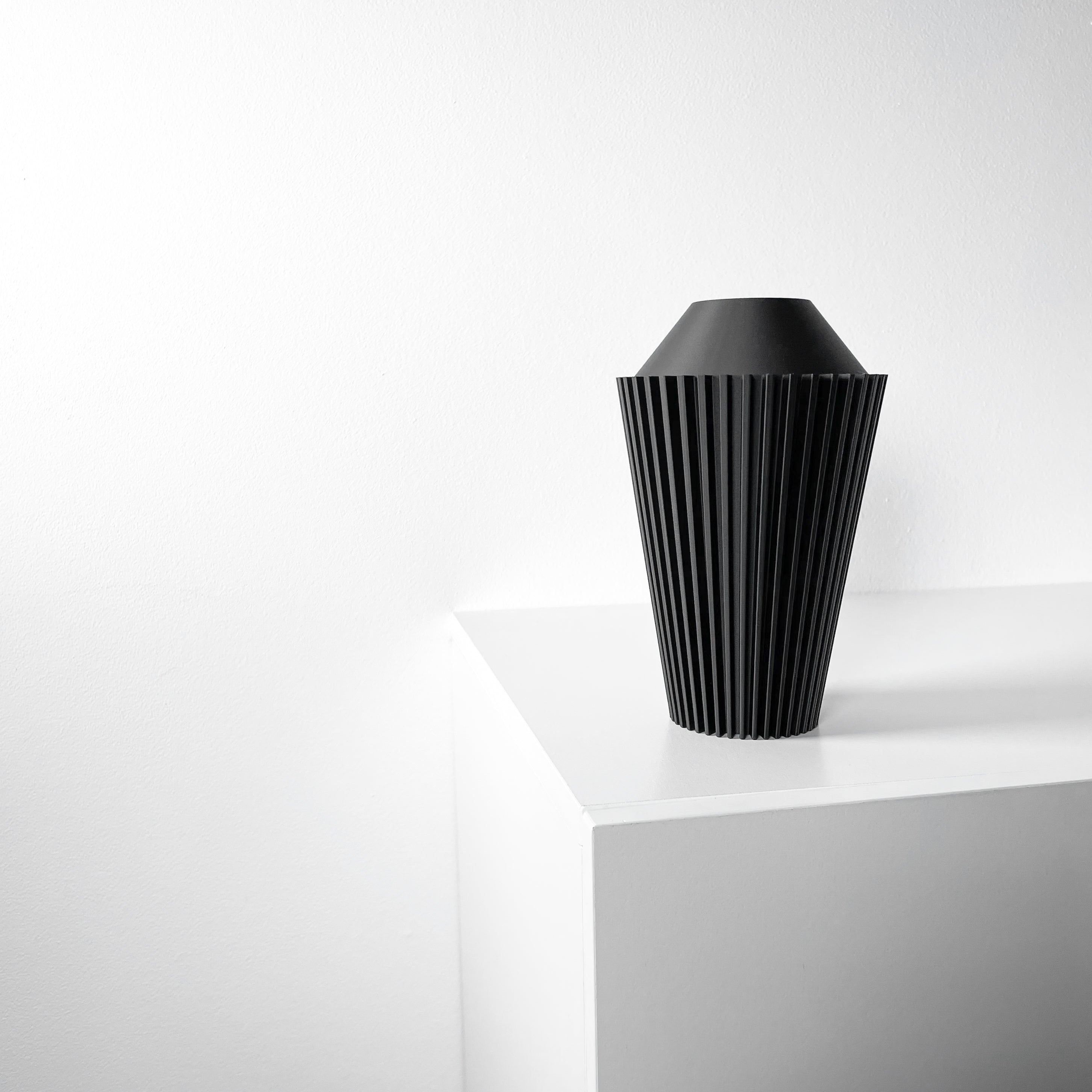 Riveno Vase