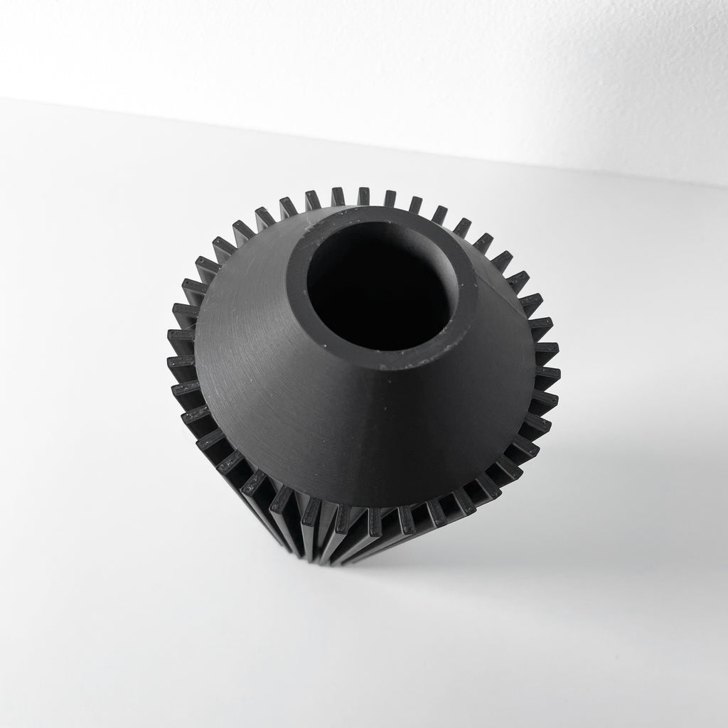 Riveno Vase