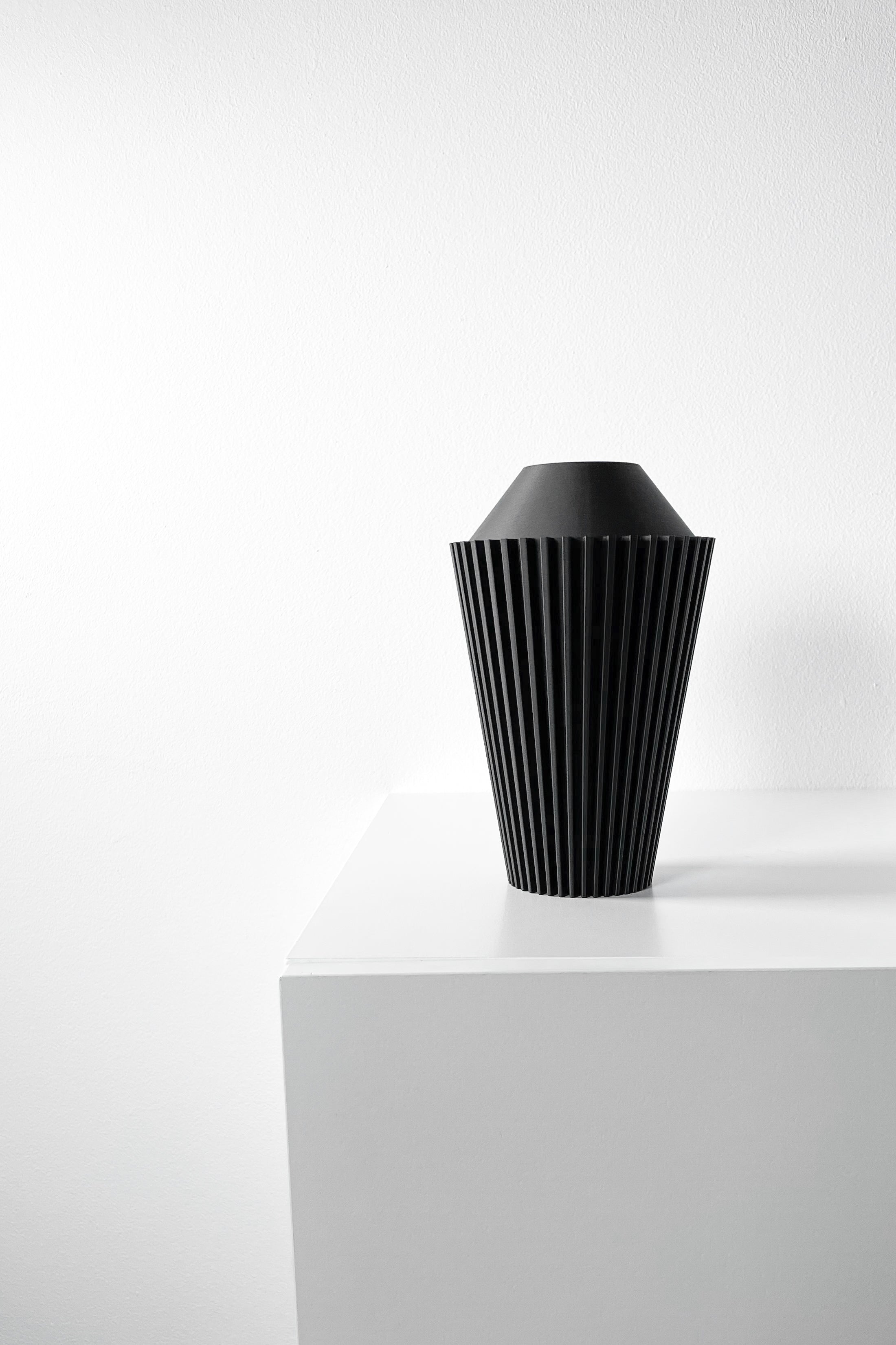 Riveno Vase