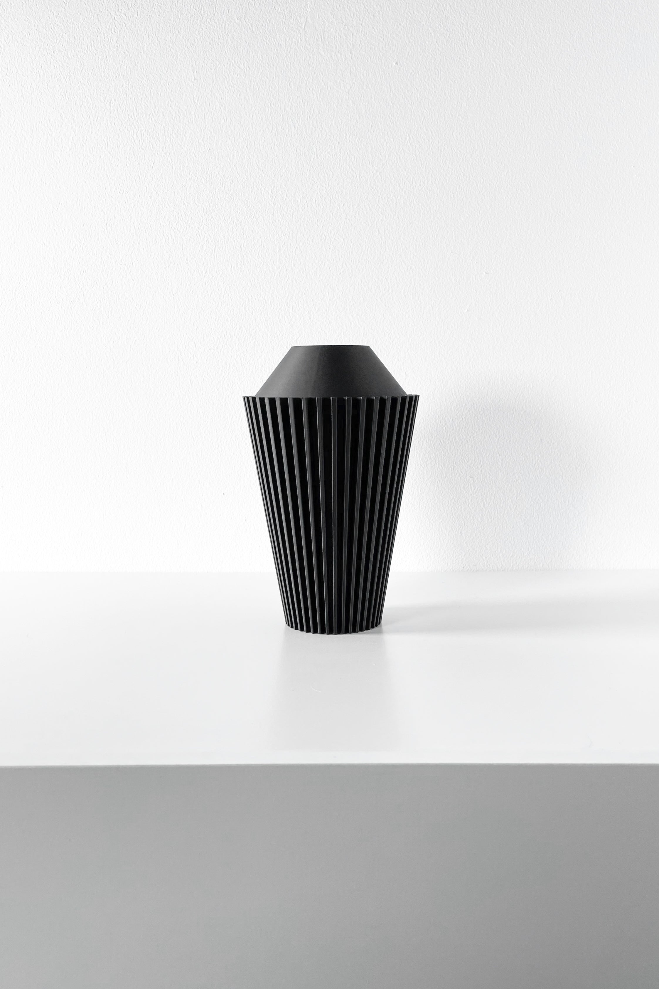 Riveno Vase