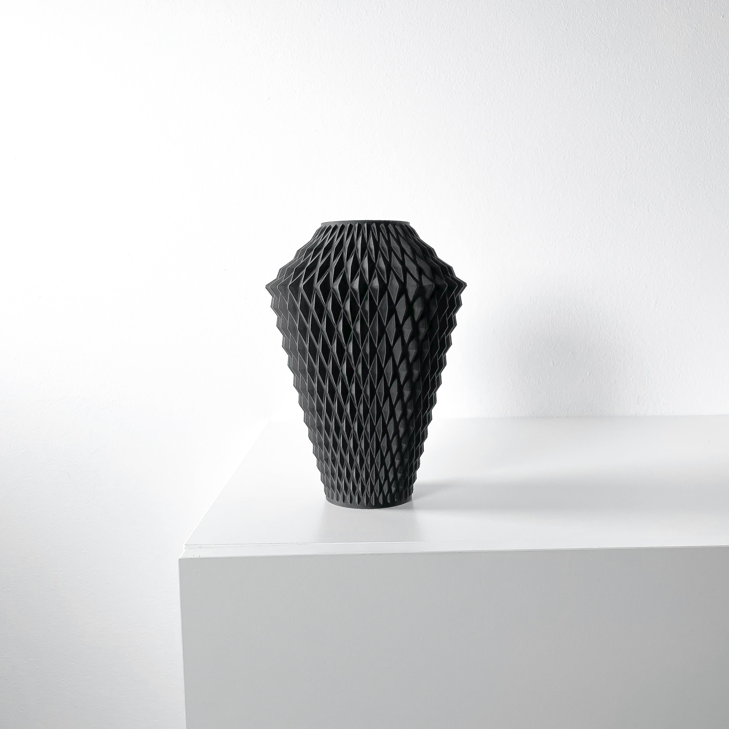 Vantori Vase