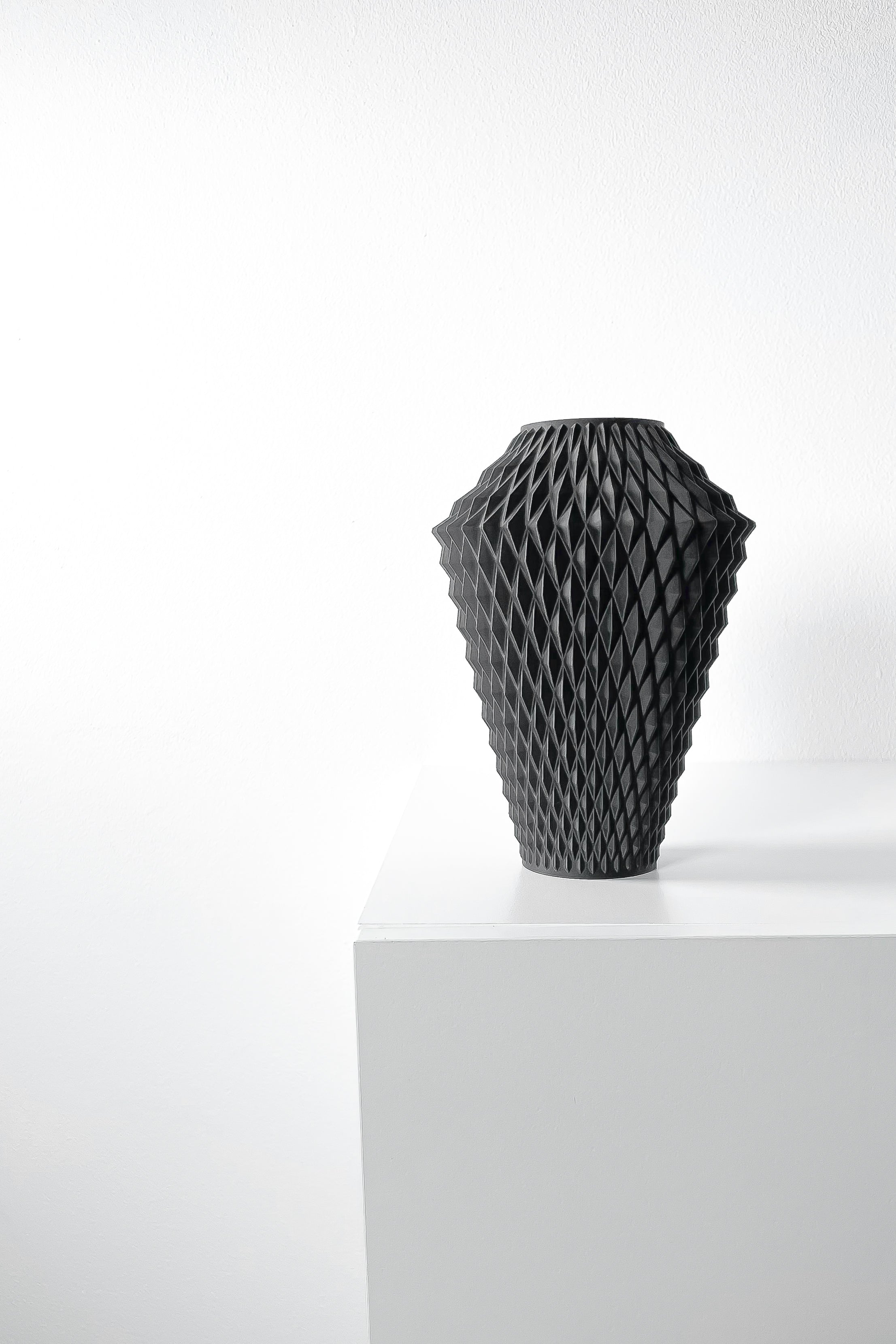 Vantori Vase