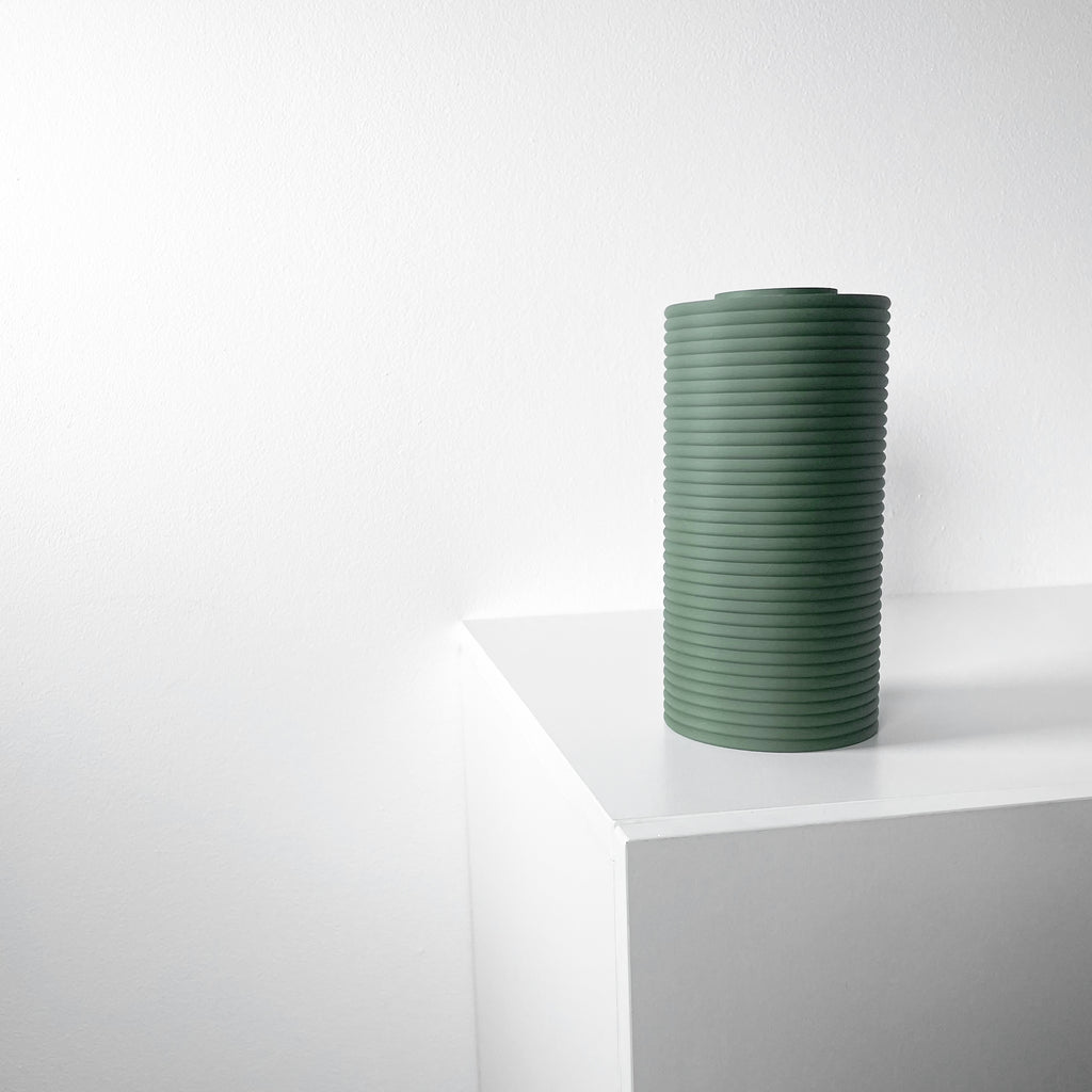 Tolivra Vase