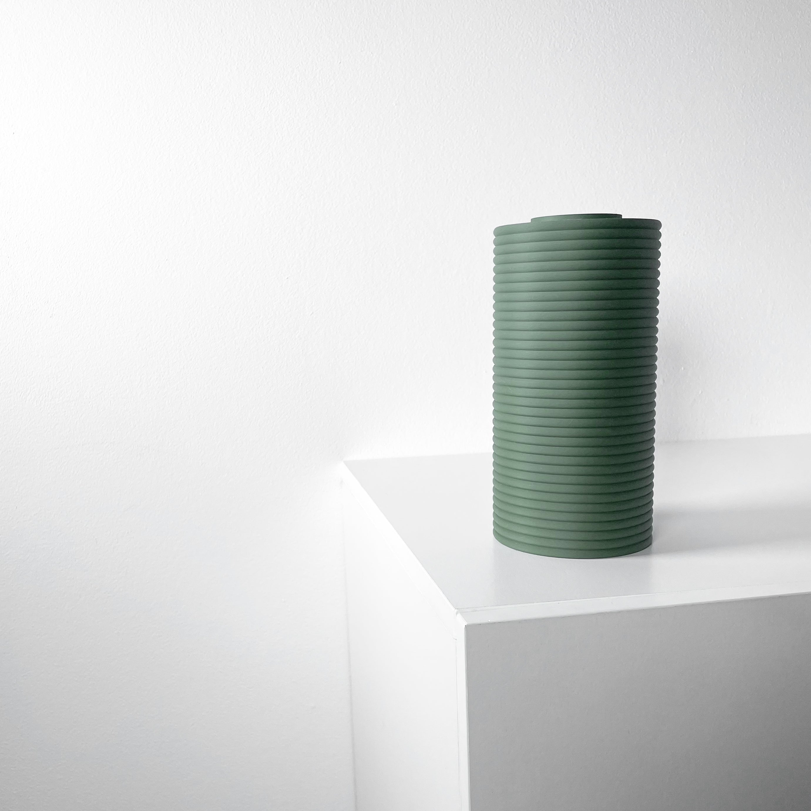 Tolivra Vase