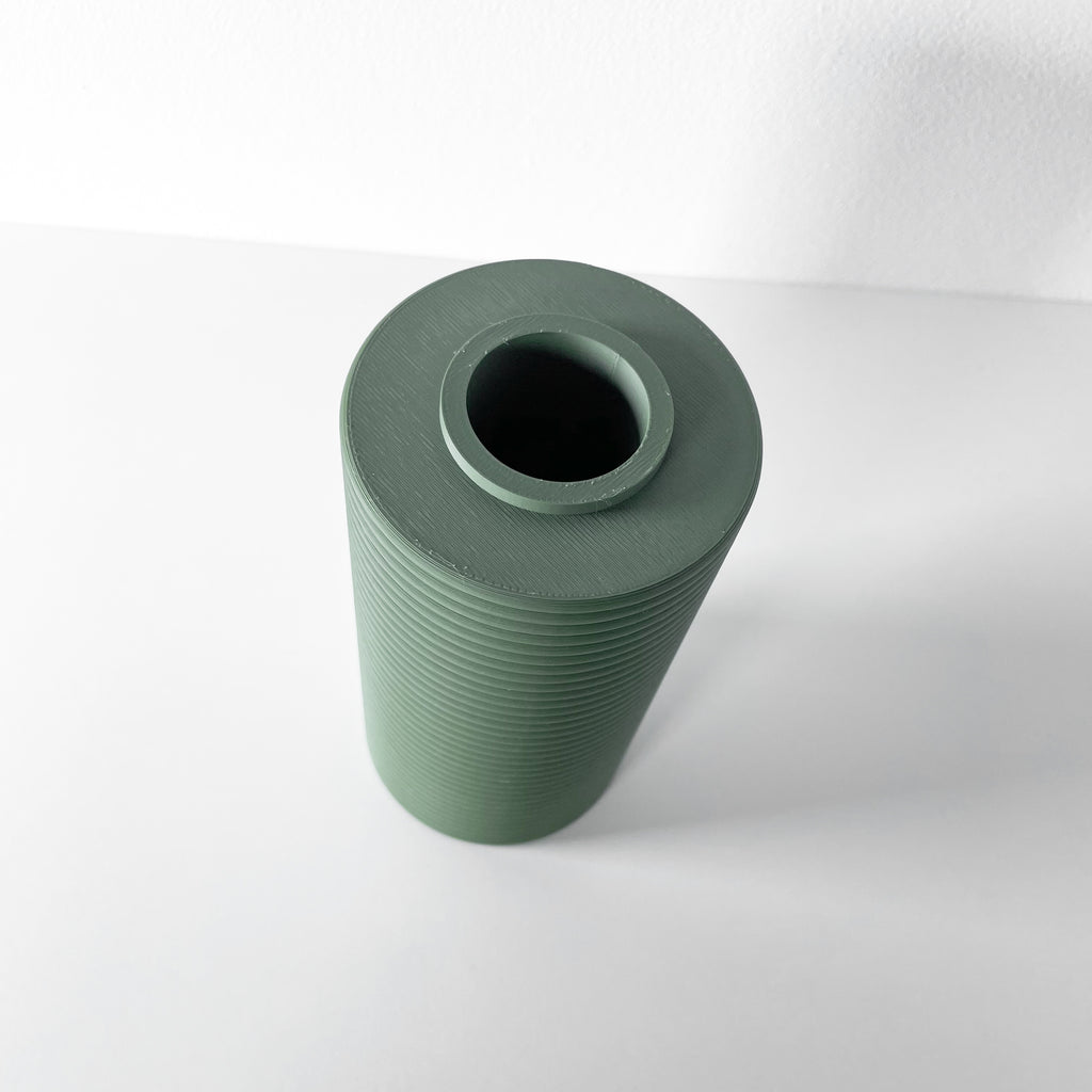Tolivra Vase