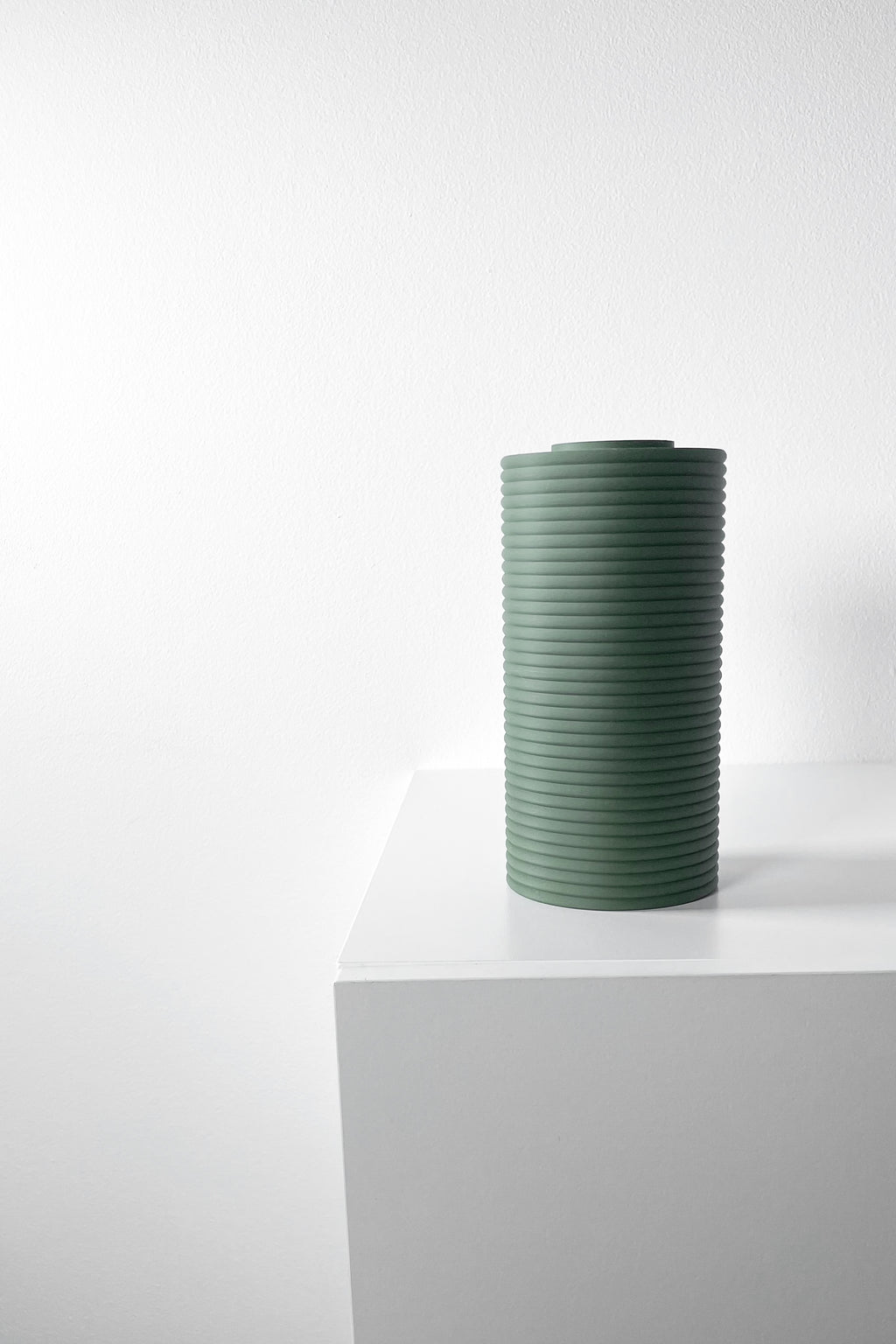 Tolivra Vase