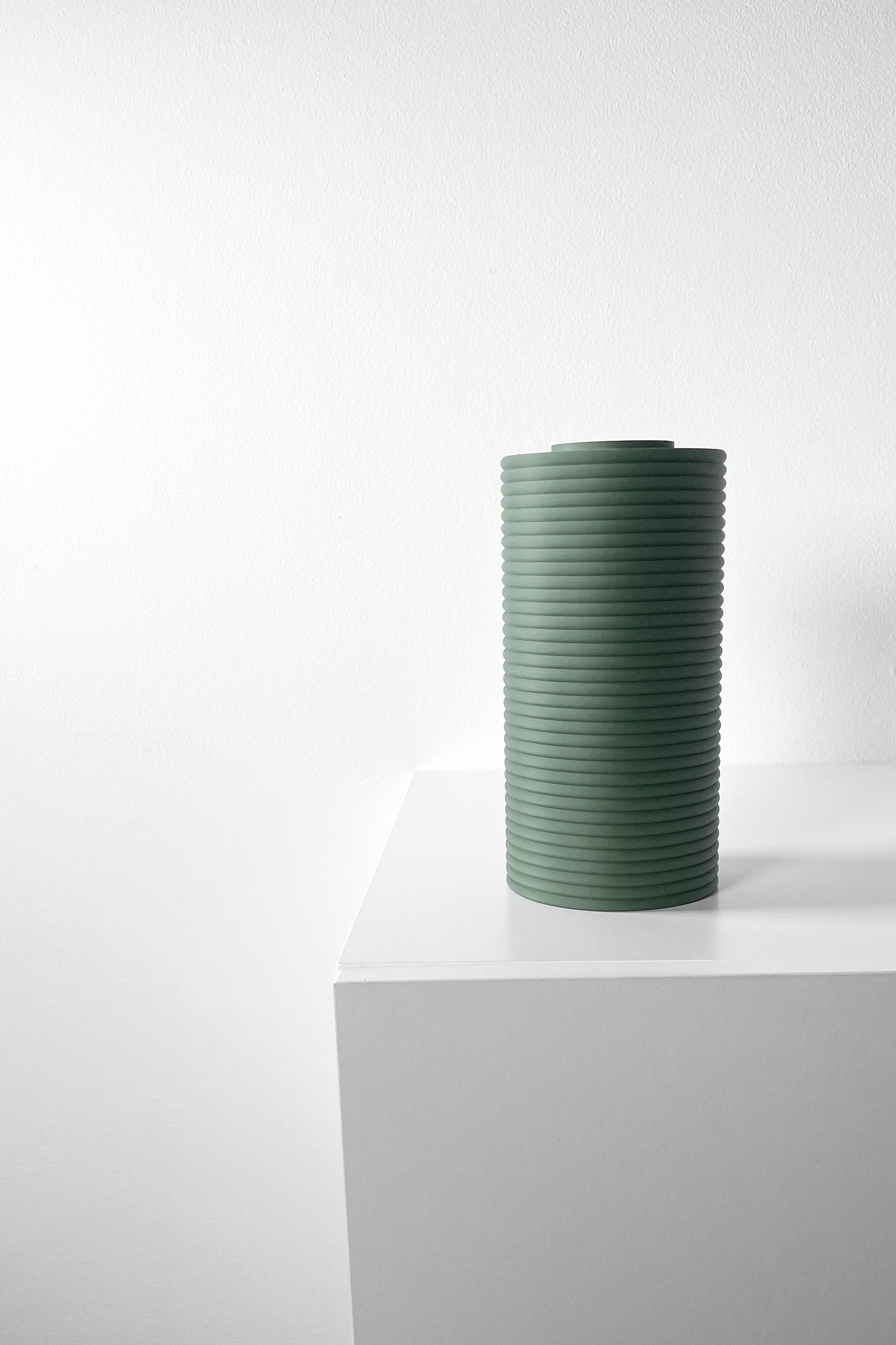 Tolivra Vase