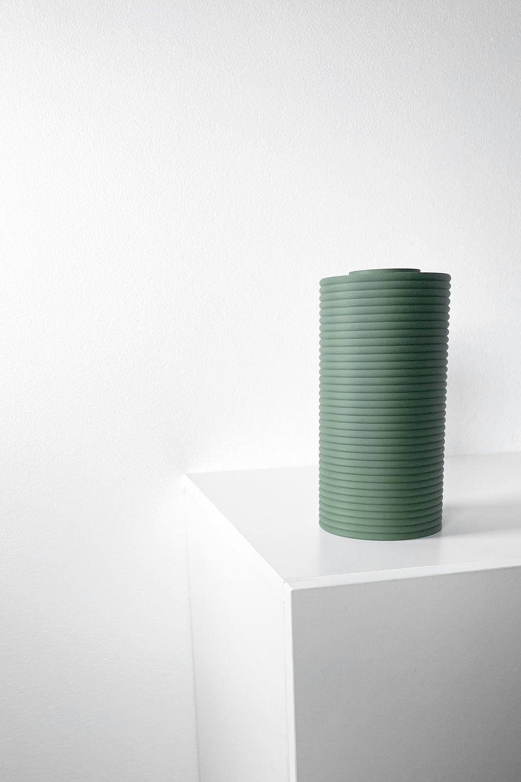 Tolivra Vase