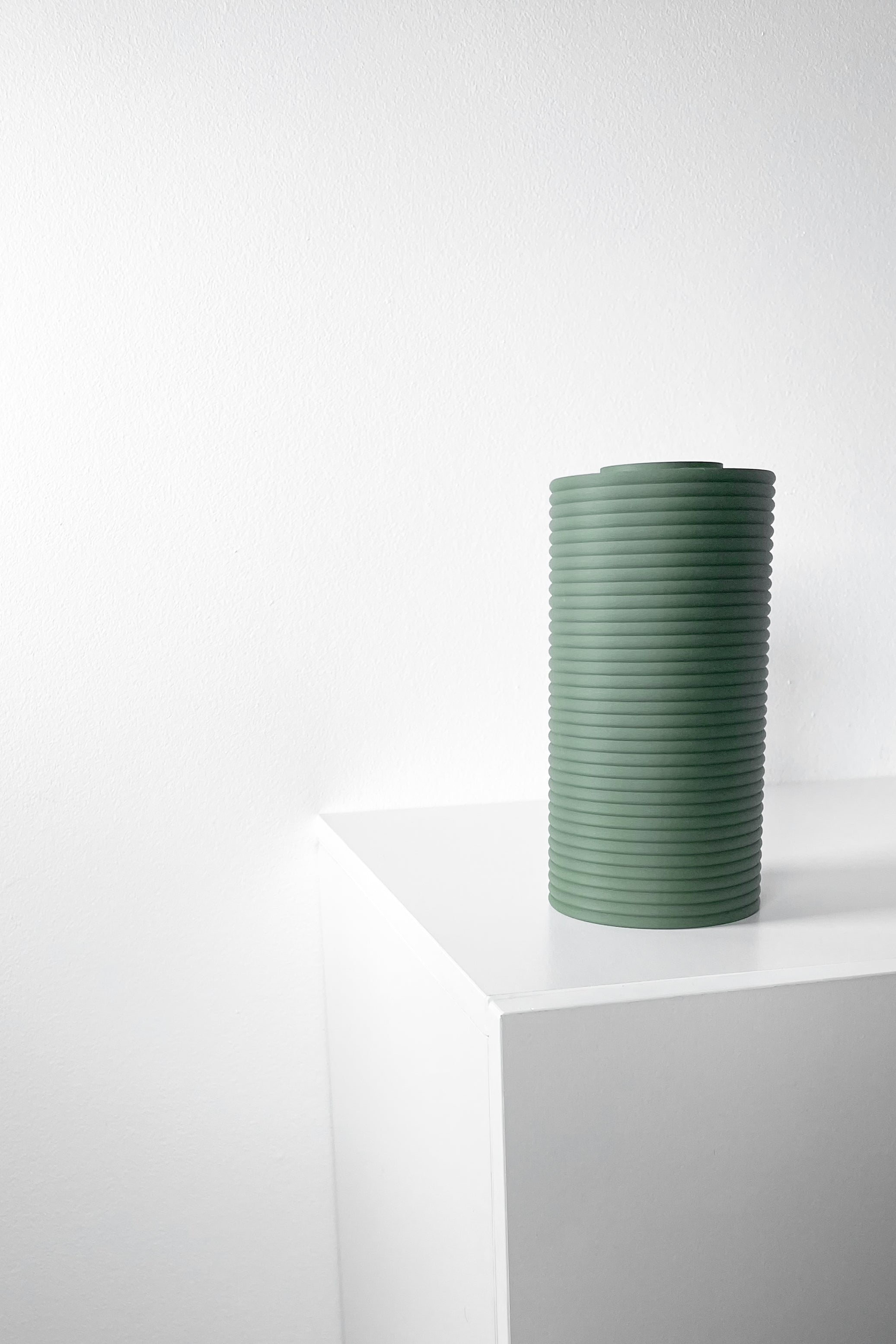 Tolivra Vase
