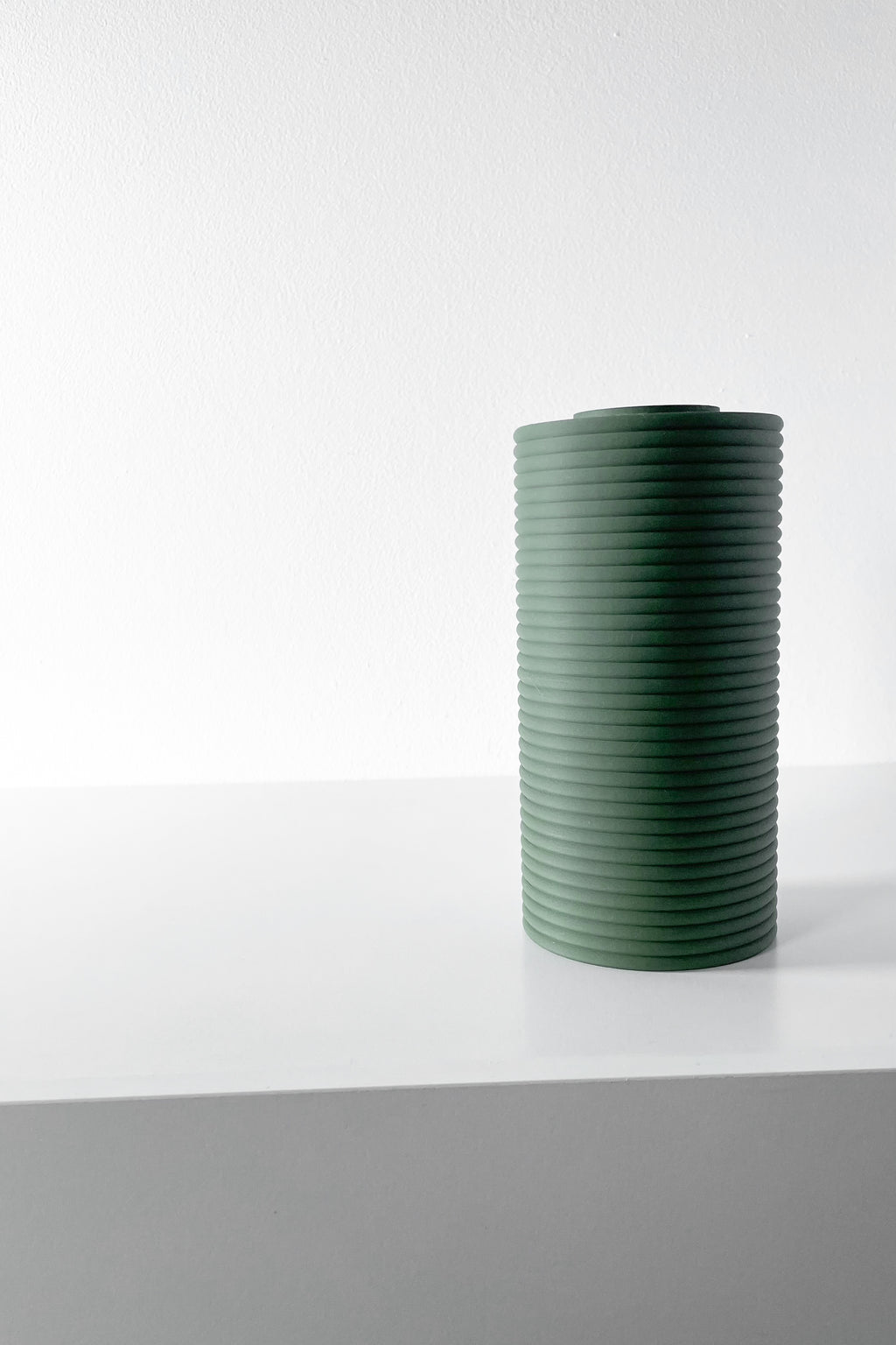 Tolivra Vase