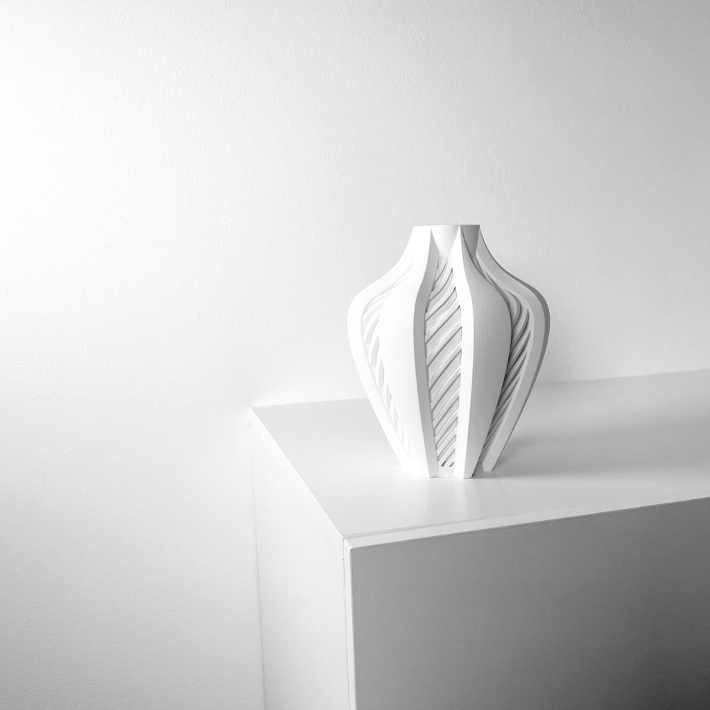 Elvox Vase