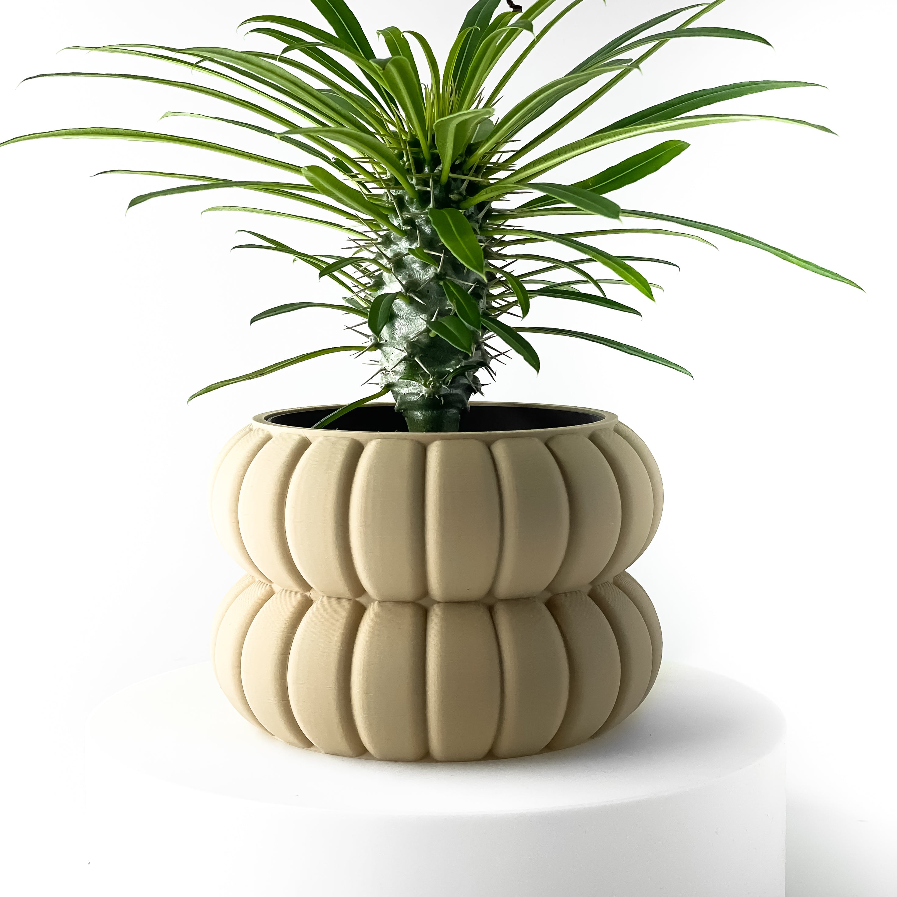 The Yanor Planter Pot