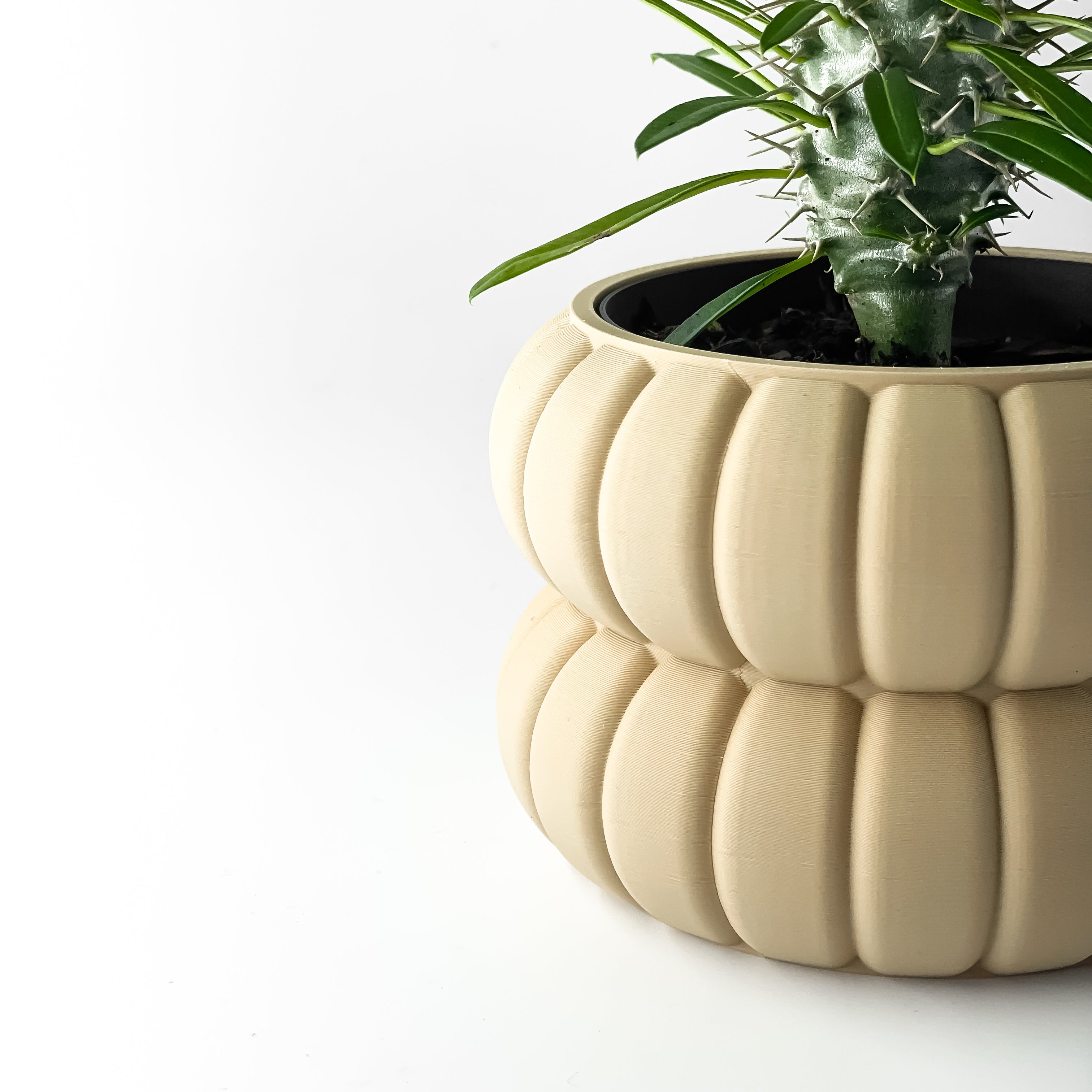 The Yanor Planter Pot
