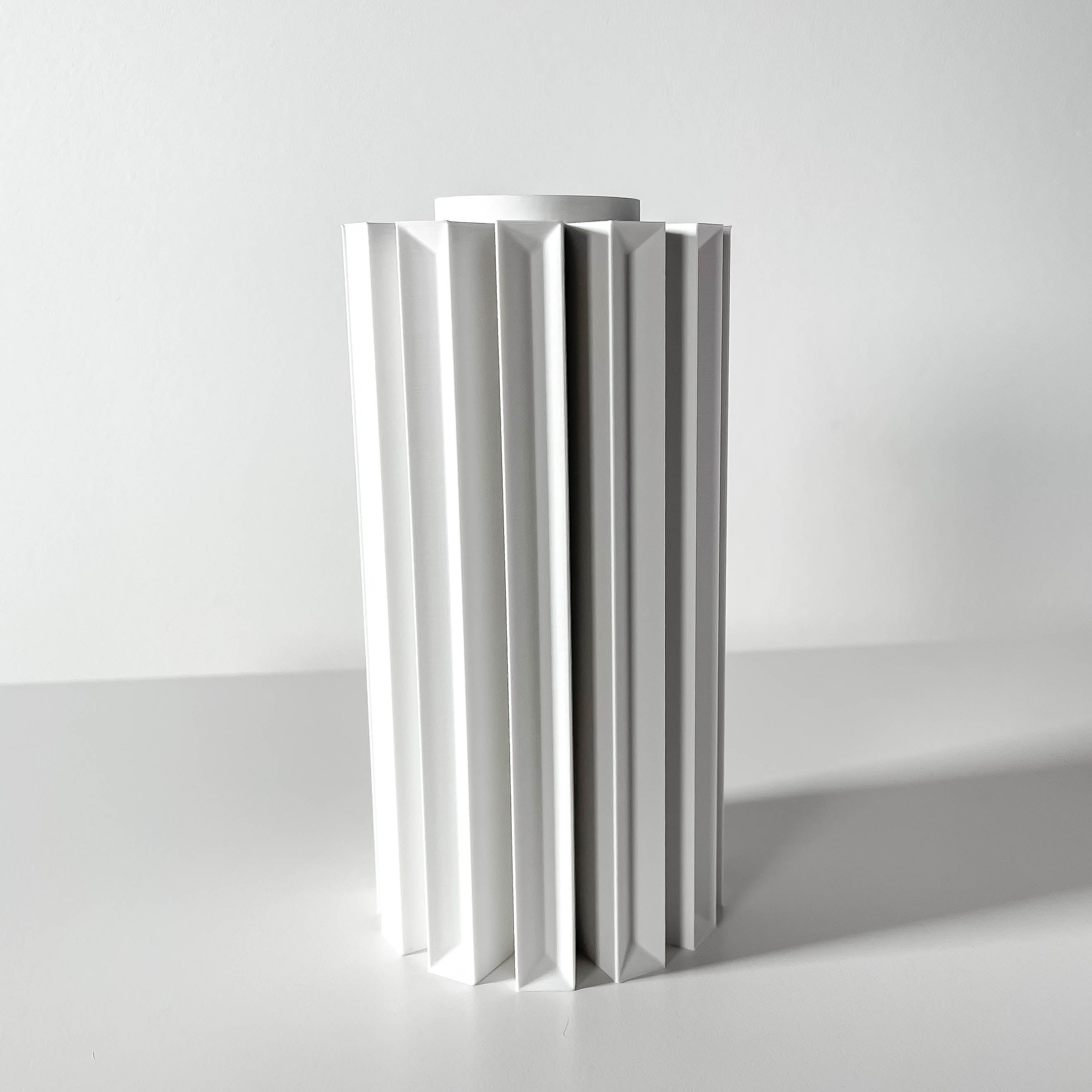 Unda Vase