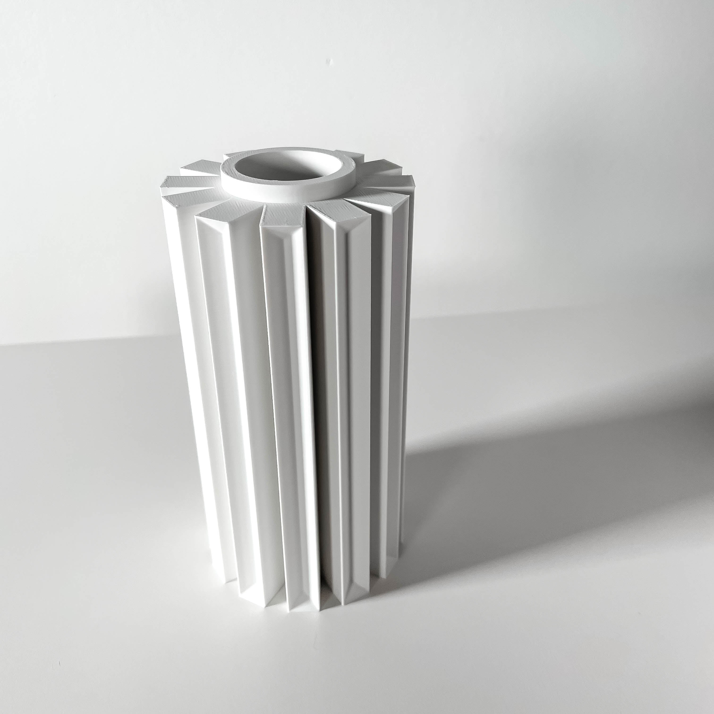 Unda Vase
