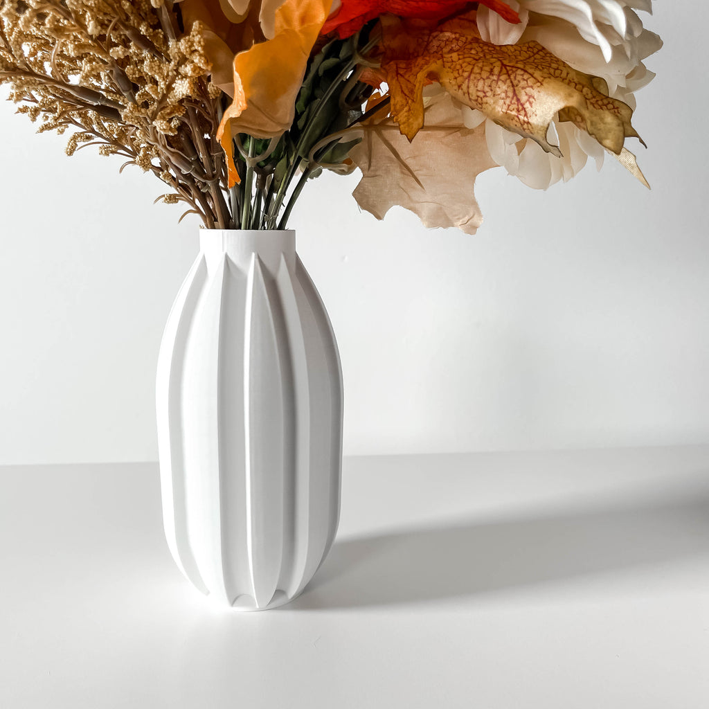 Akin Vase