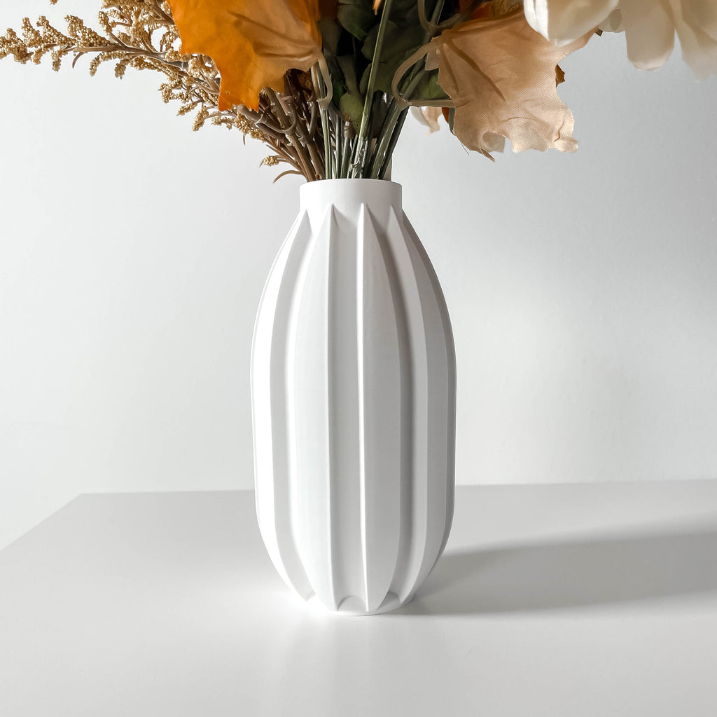 Akin Vase