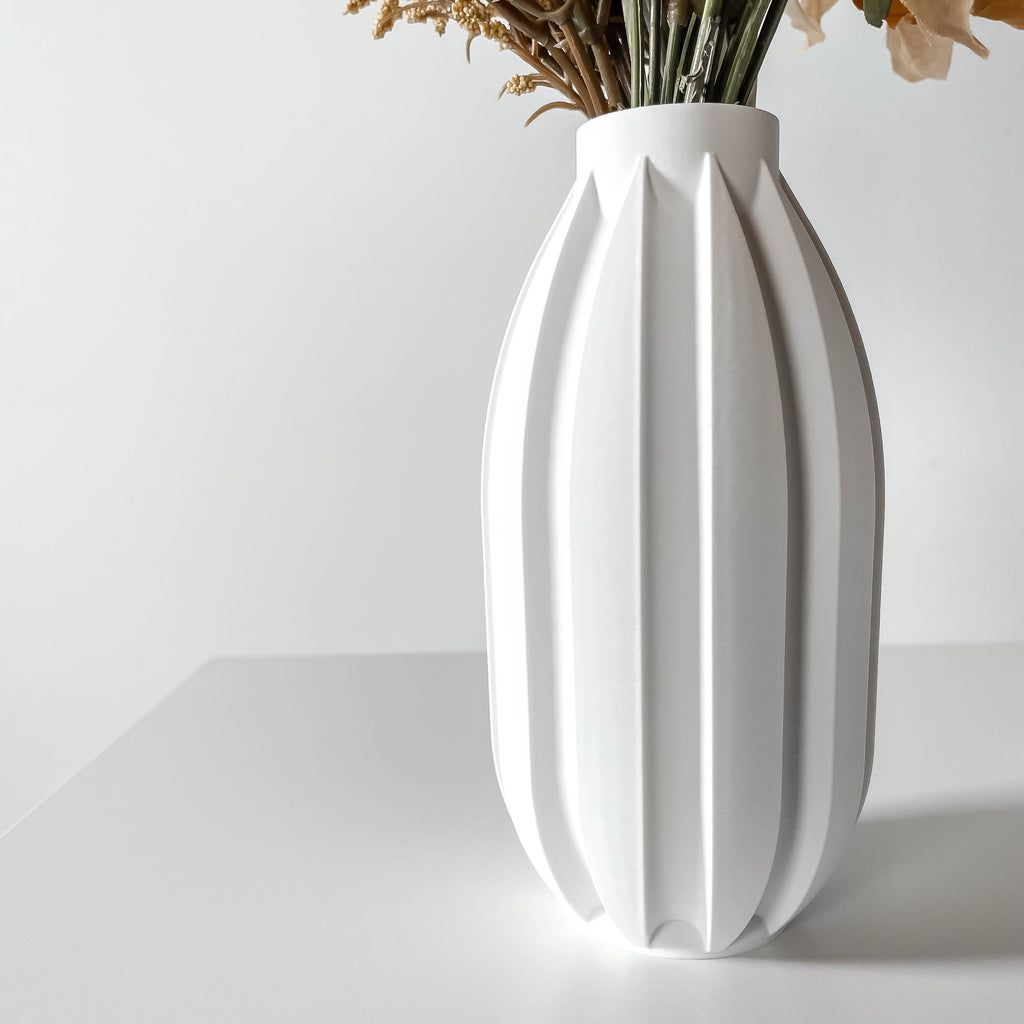 Akin Vase
