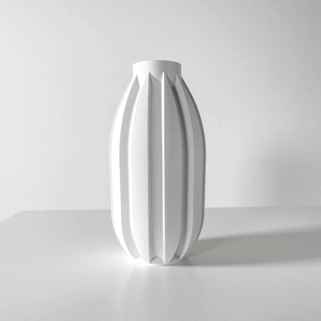 Akin Vase