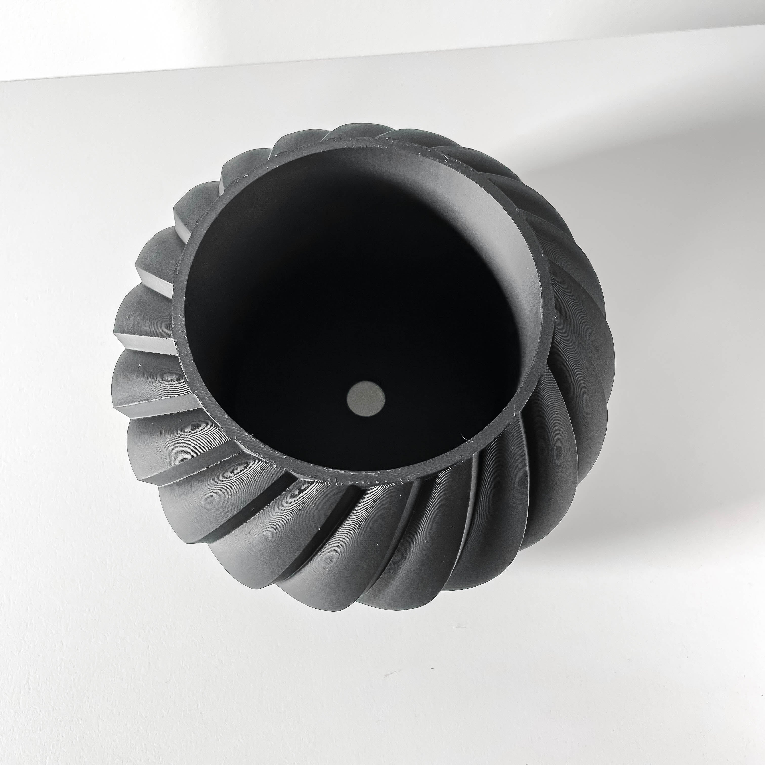 The Oro Planter Pot