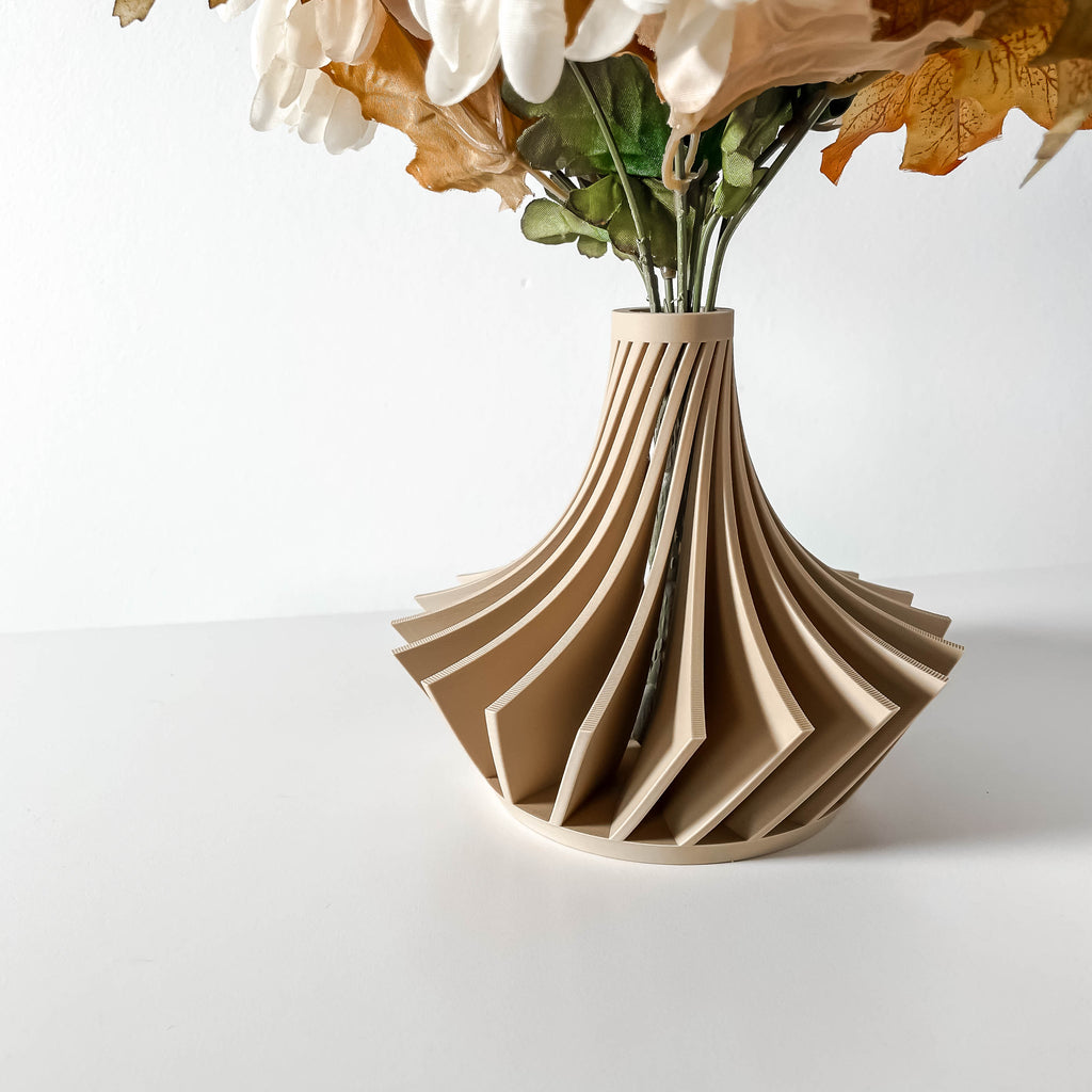 Kario Short Vase