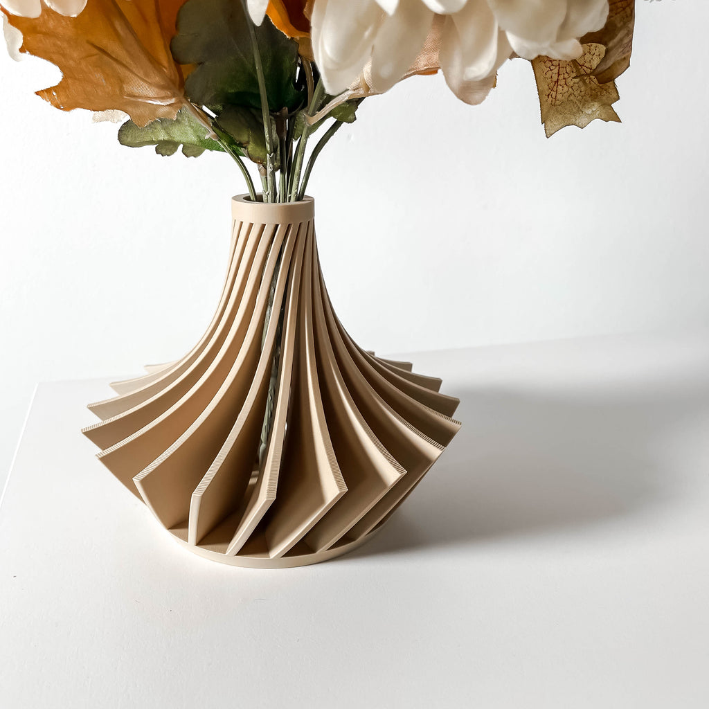 Kario Short Vase