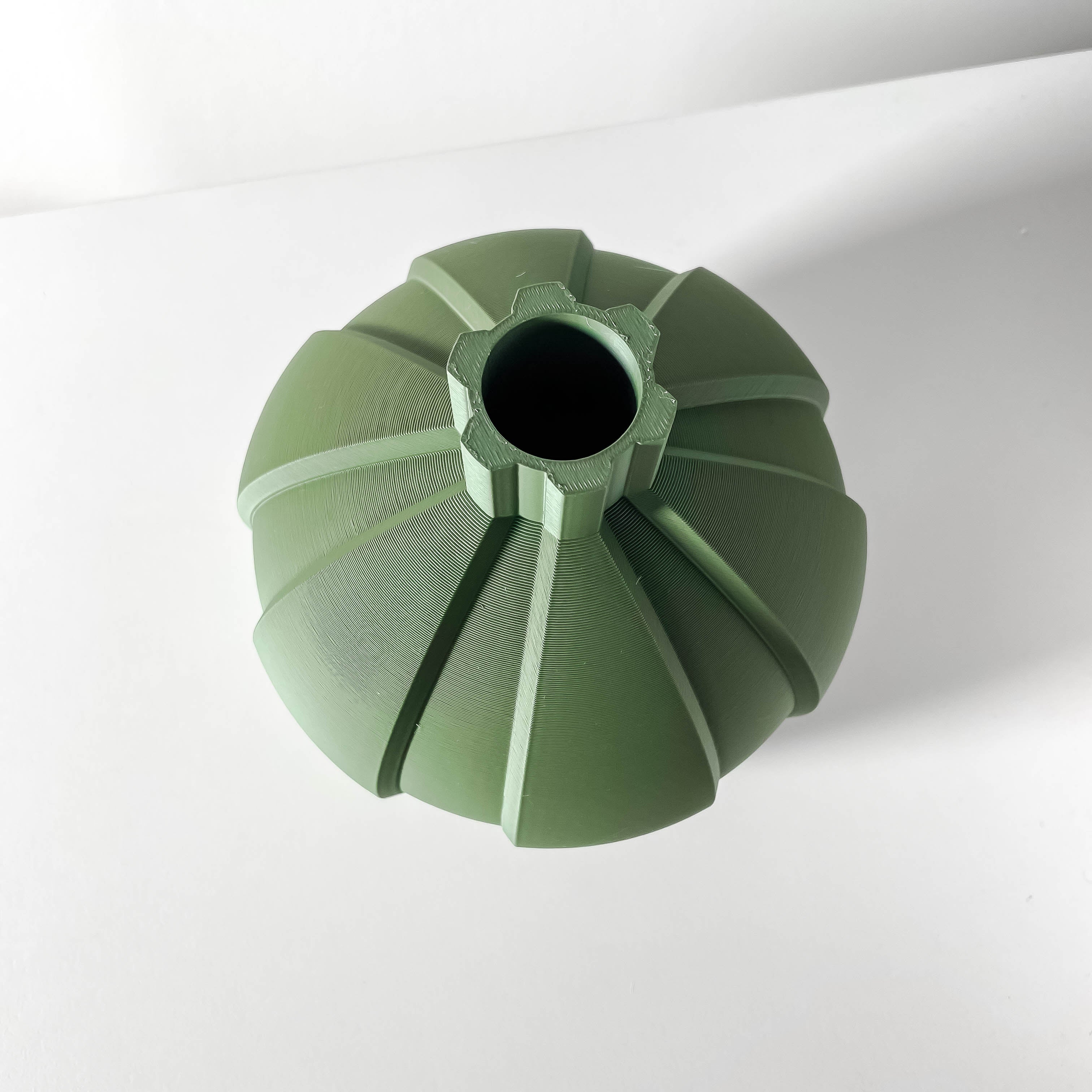 Yomu Short Vase
