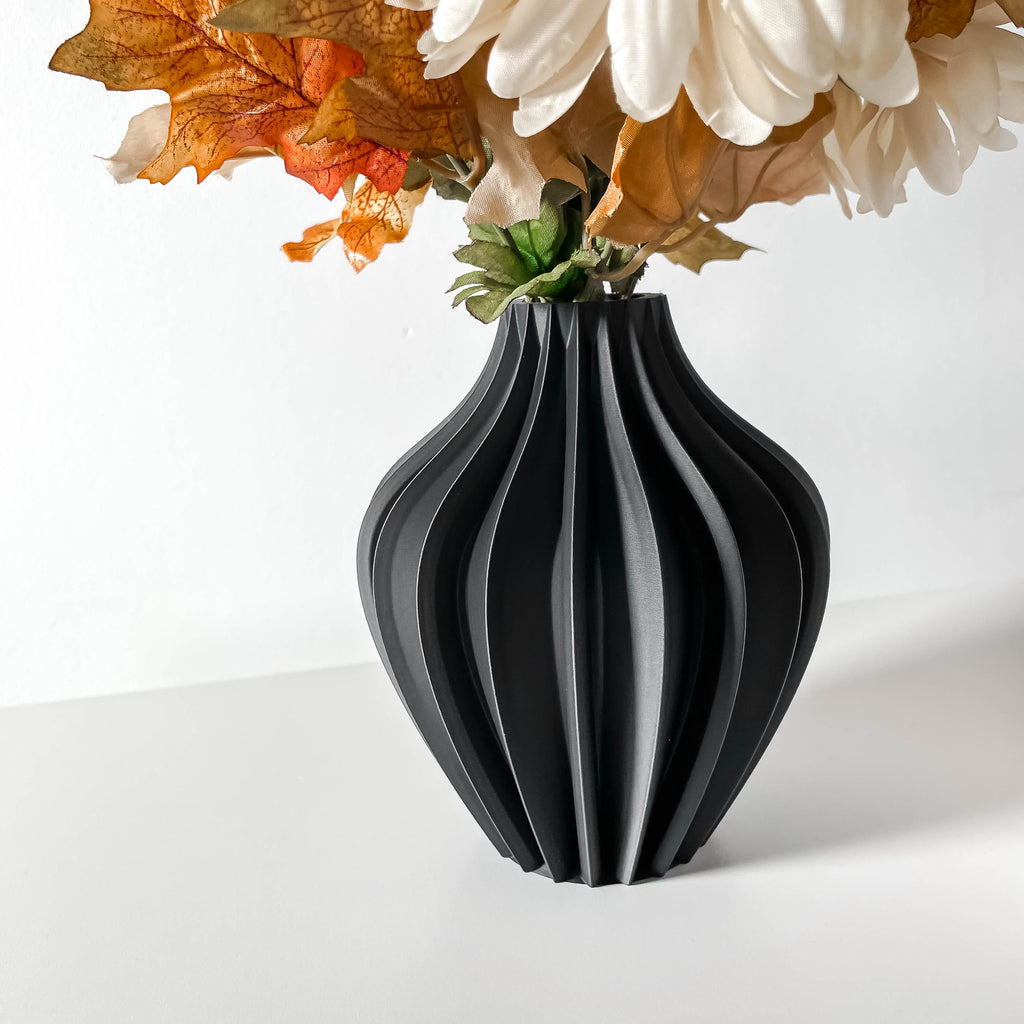 Darin Vase