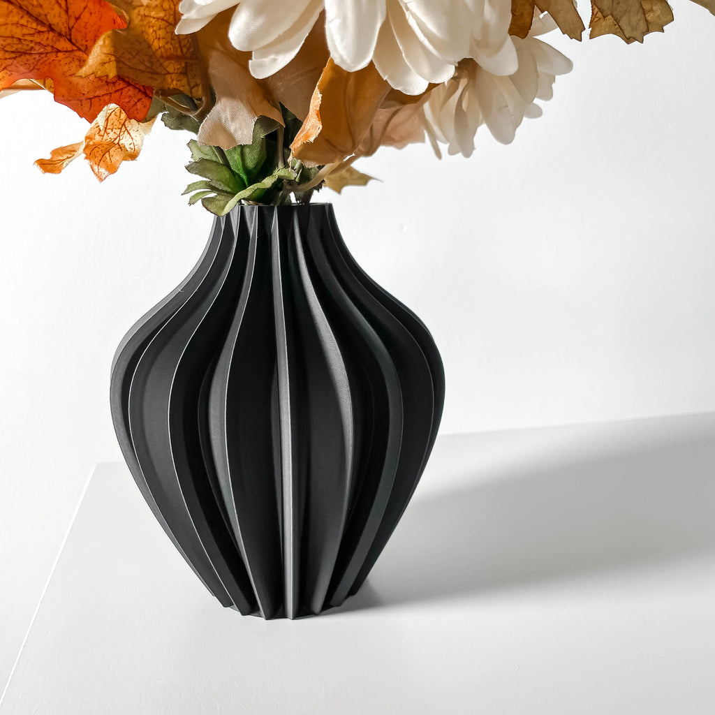 Darin Vase