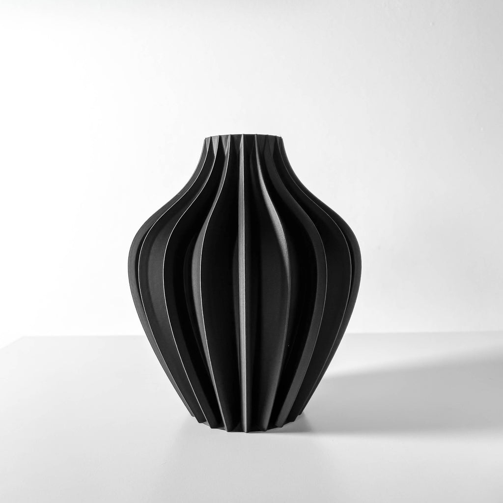 Darin Vase