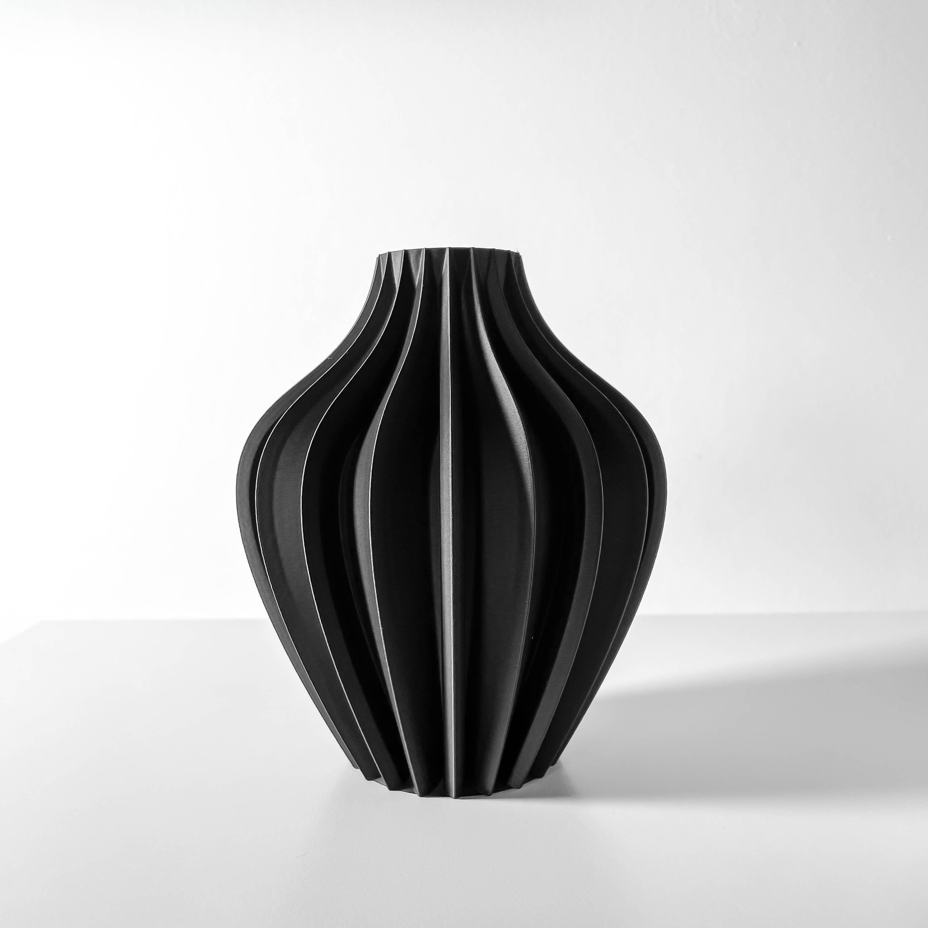 Darin Vase