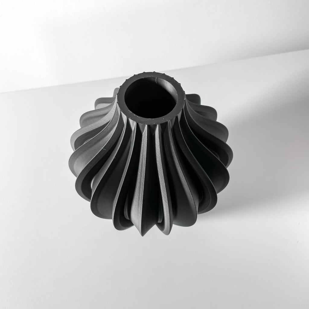 Darin Vase