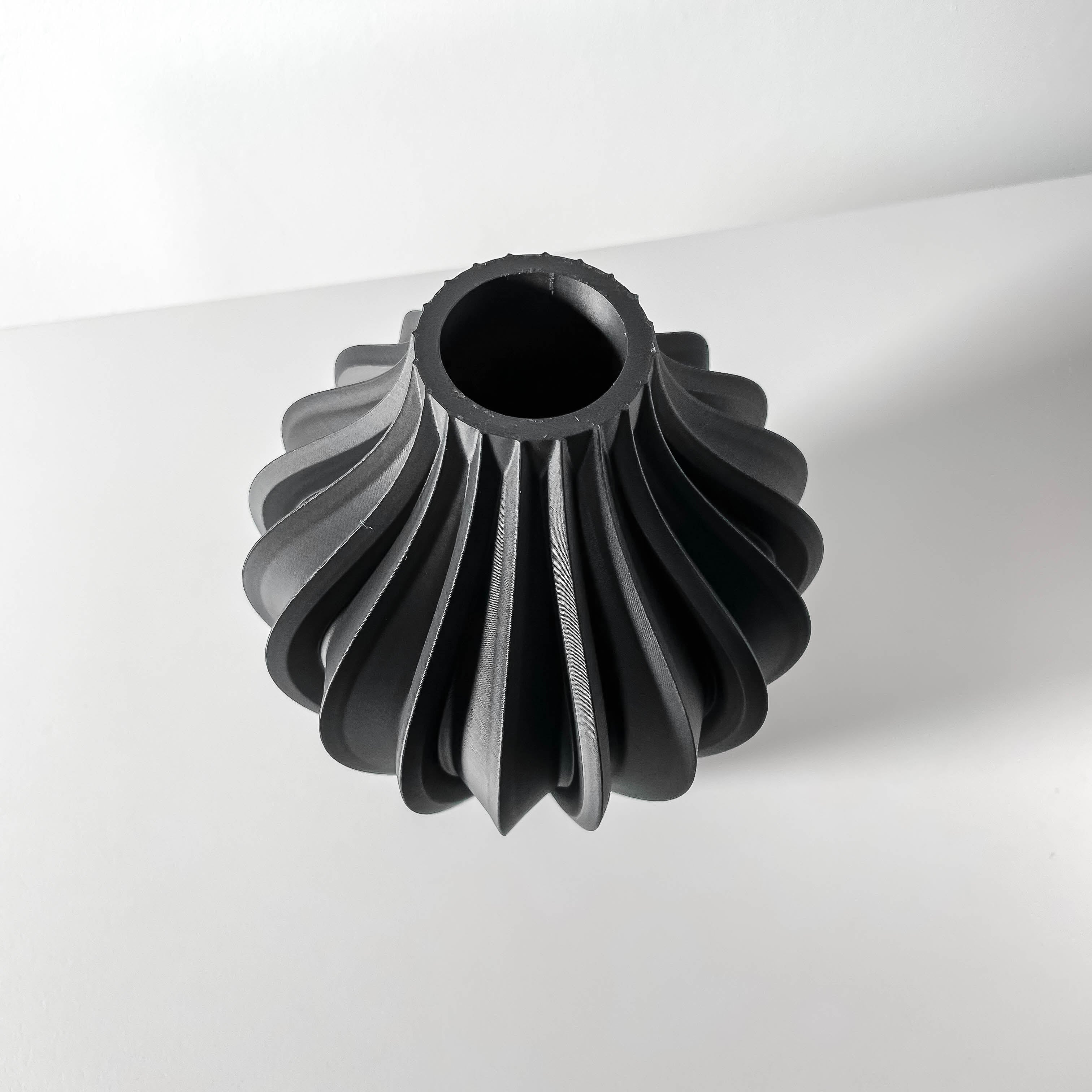Darin Vase