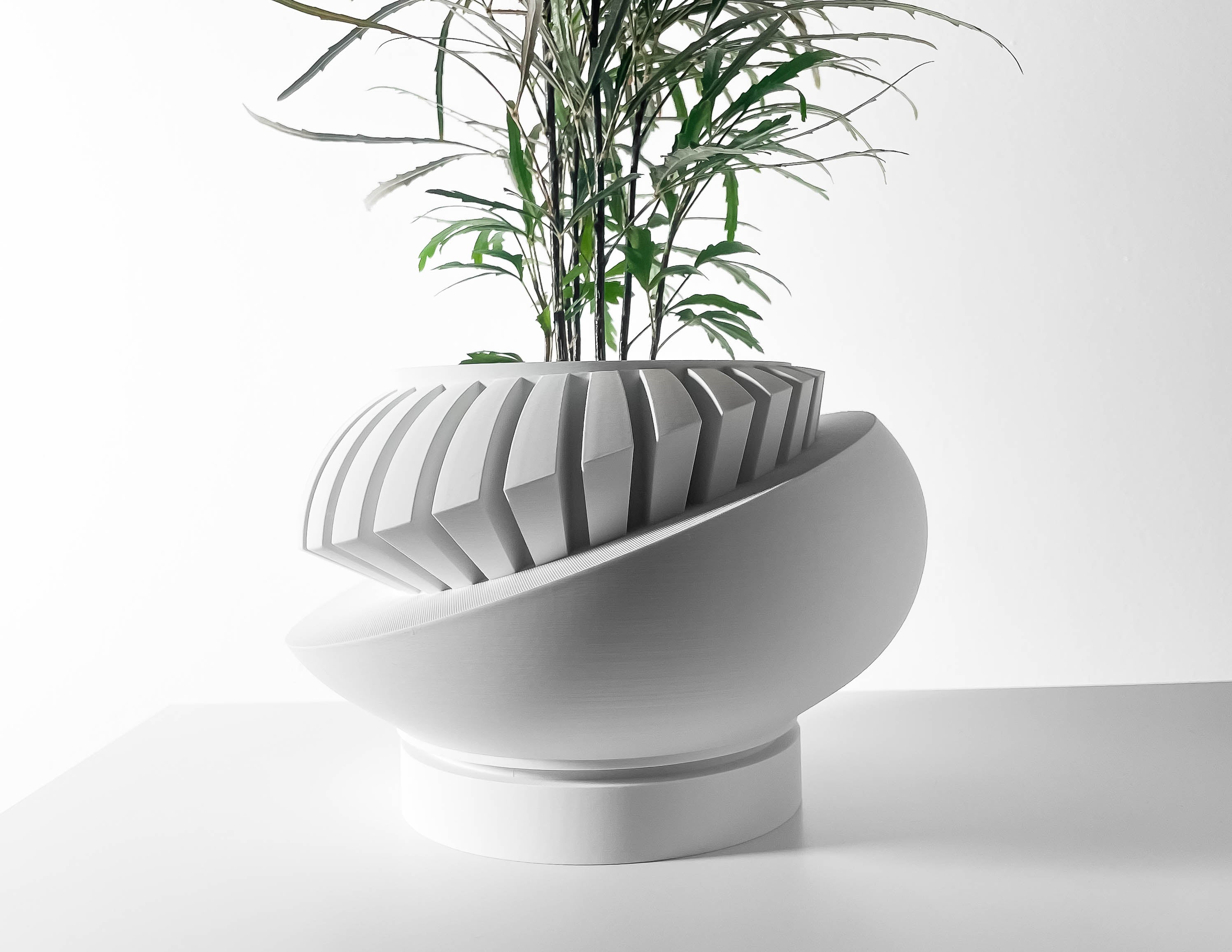 Luxar Planter Pot